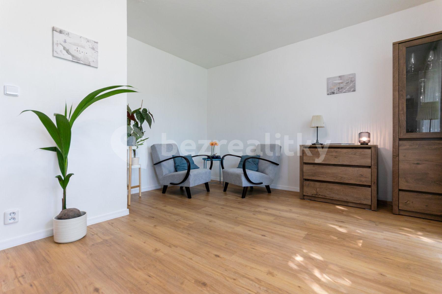 4 bedroom flat for sale, 74 m², Měchenická, Prague, Prague