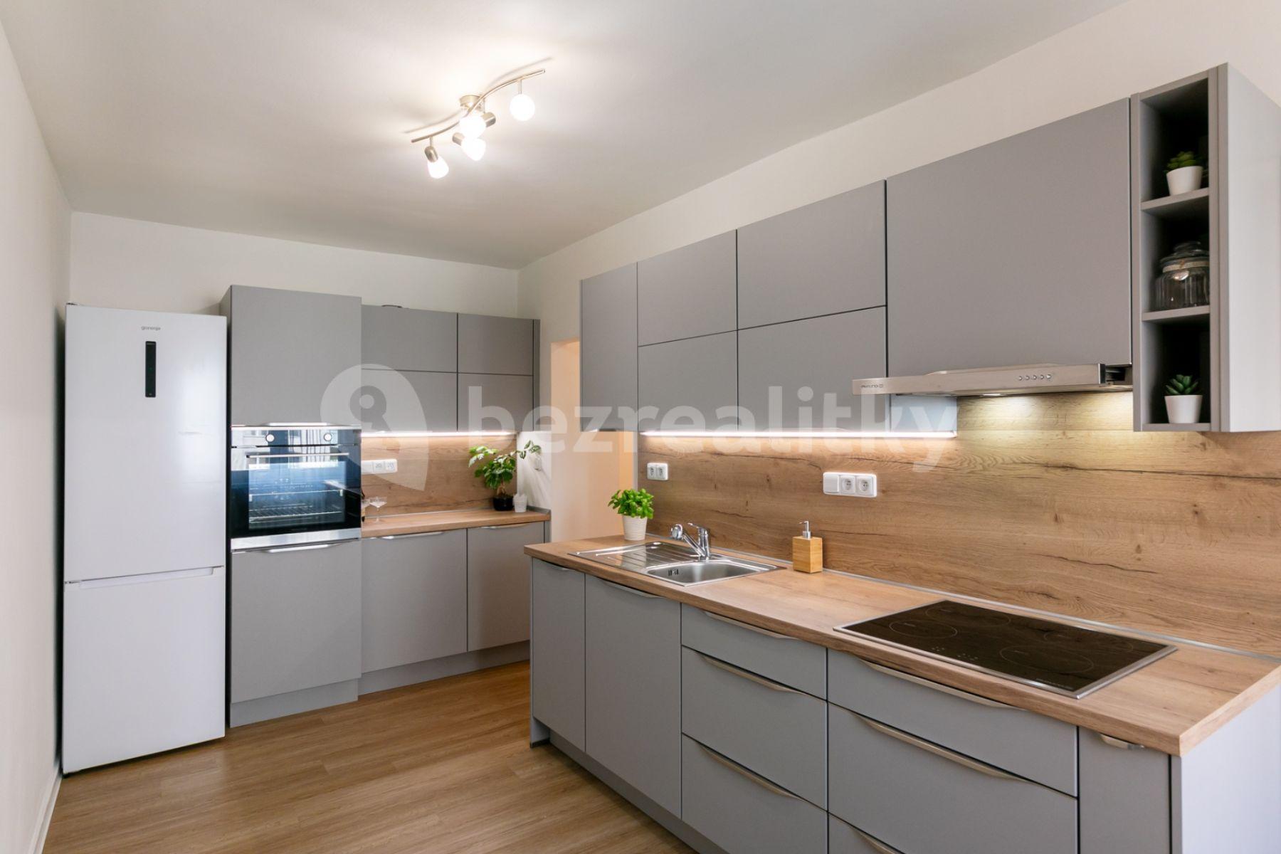 4 bedroom flat for sale, 74 m², Měchenická, Prague, Prague