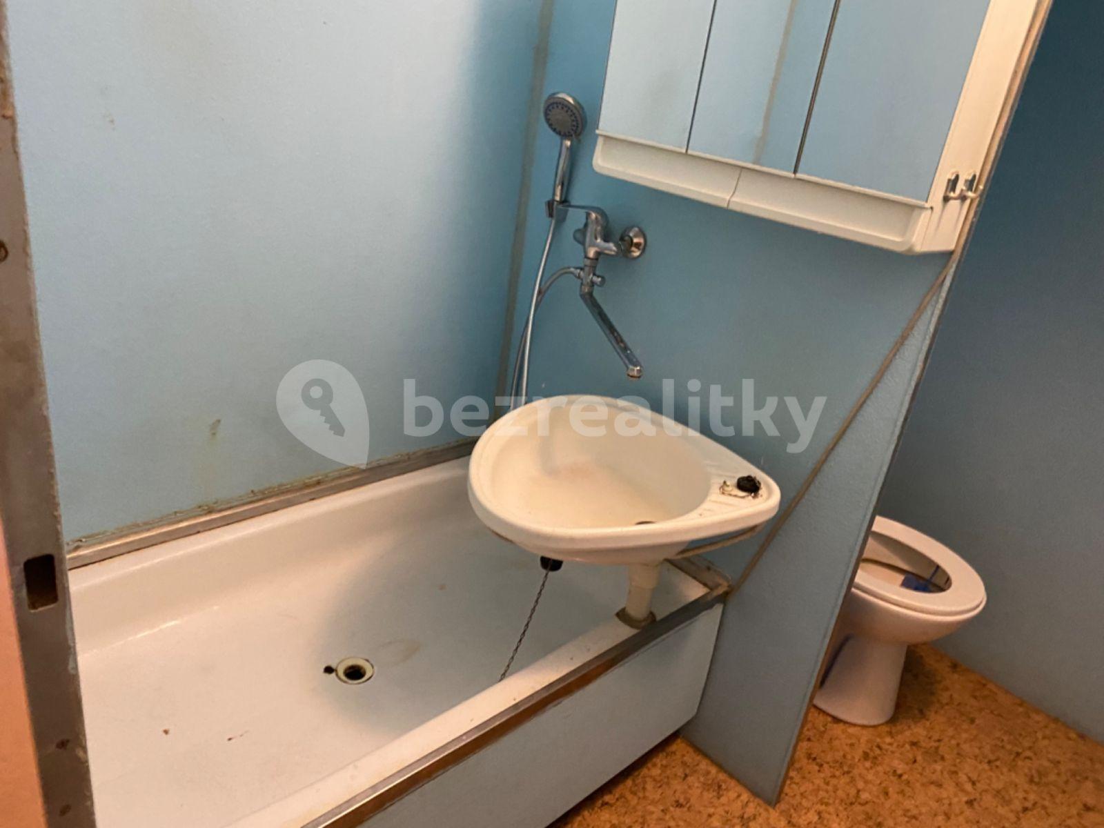 Studio flat for sale, 28 m², Žerotínova, Děčín, Ústecký Region