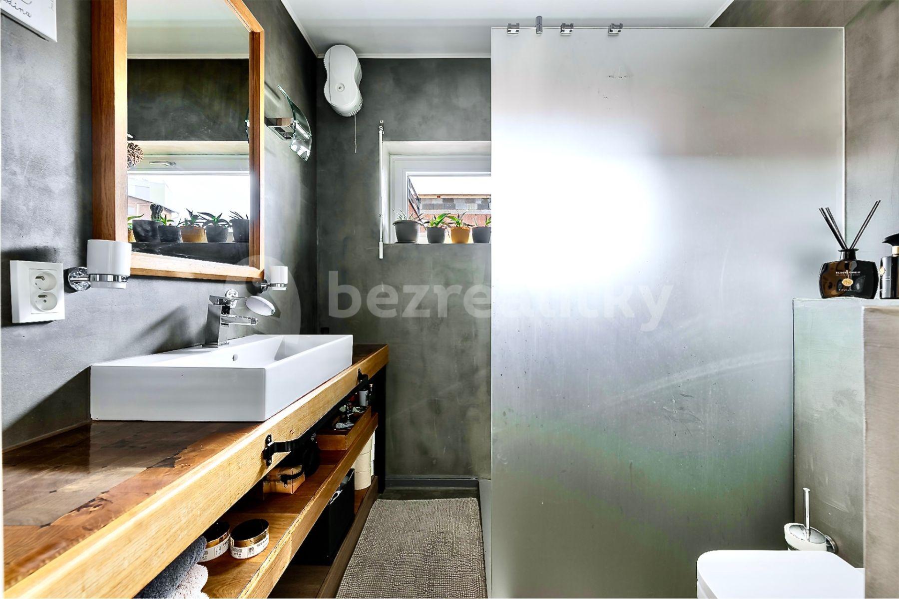 2 bedroom with open-plan kitchen flat for sale, 70 m², Na Vysoké Ⅱ, Prague, Prague