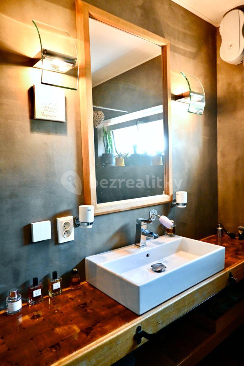 2 bedroom with open-plan kitchen flat for sale, 70 m², Na Vysoké Ⅱ, Prague, Prague