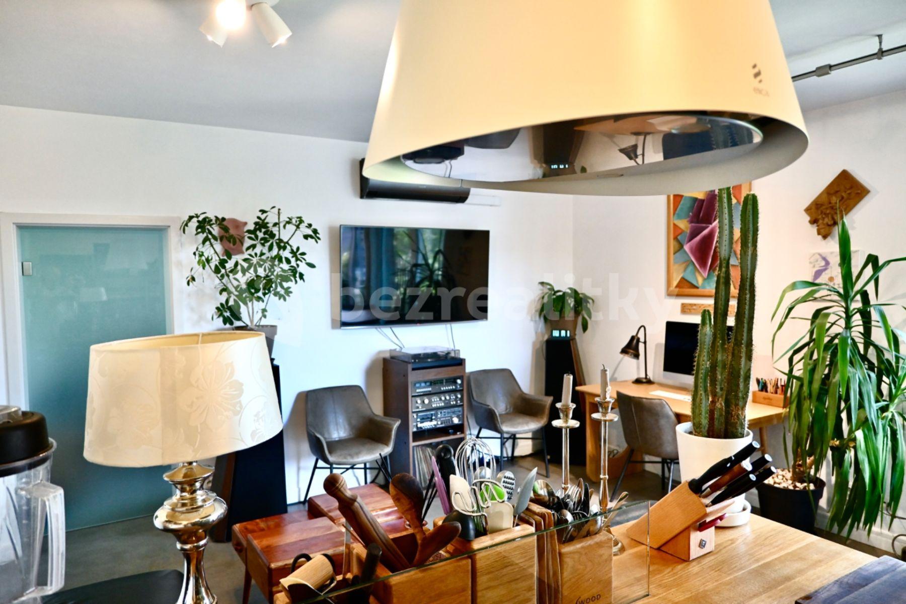 2 bedroom with open-plan kitchen flat for sale, 70 m², Na Vysoké Ⅱ, Prague, Prague