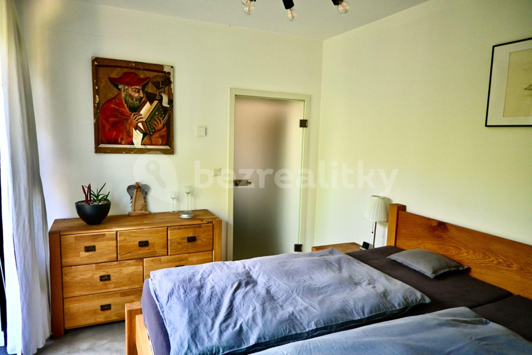 2 bedroom with open-plan kitchen flat for sale, 70 m², Na Vysoké Ⅱ, Prague, Prague