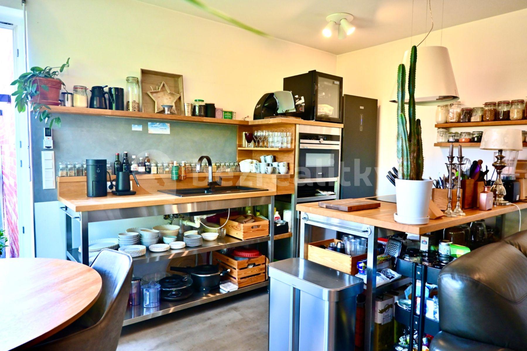 2 bedroom with open-plan kitchen flat for sale, 70 m², Na Vysoké Ⅱ, Prague, Prague