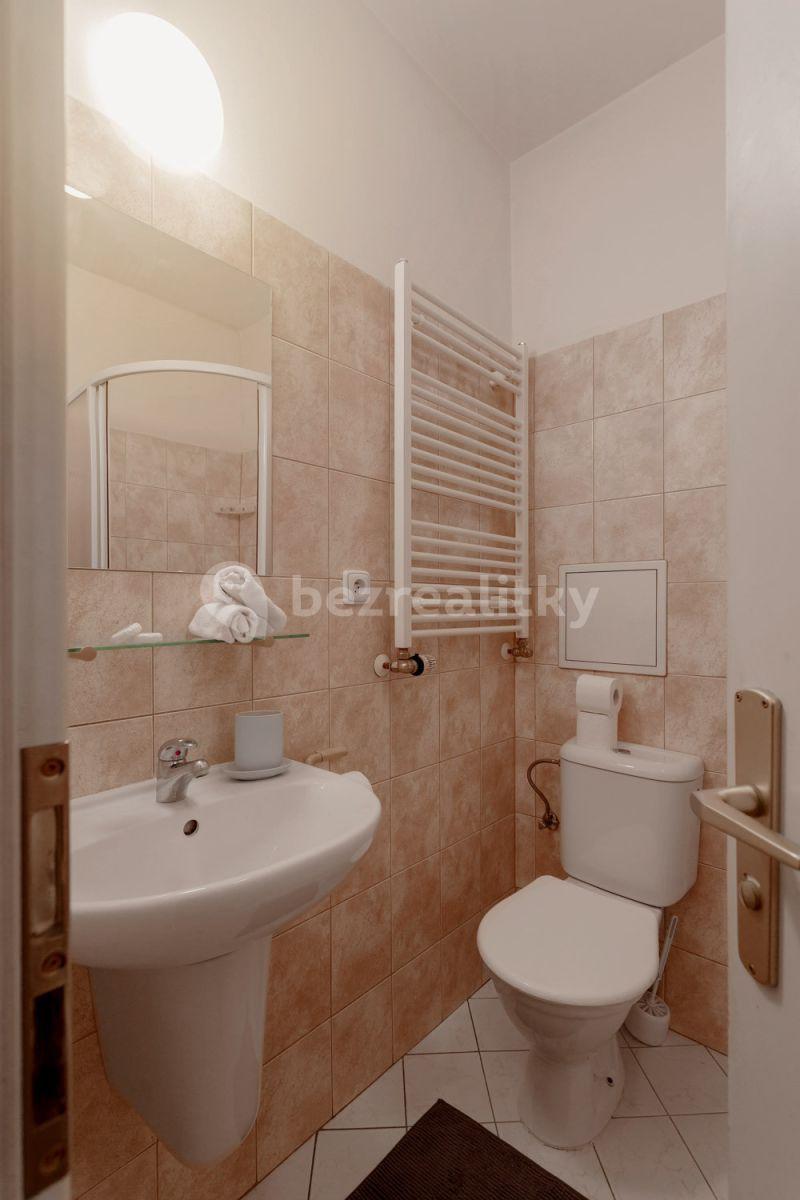 Studio flat to rent, 28 m², Kozácká, Prague, Prague