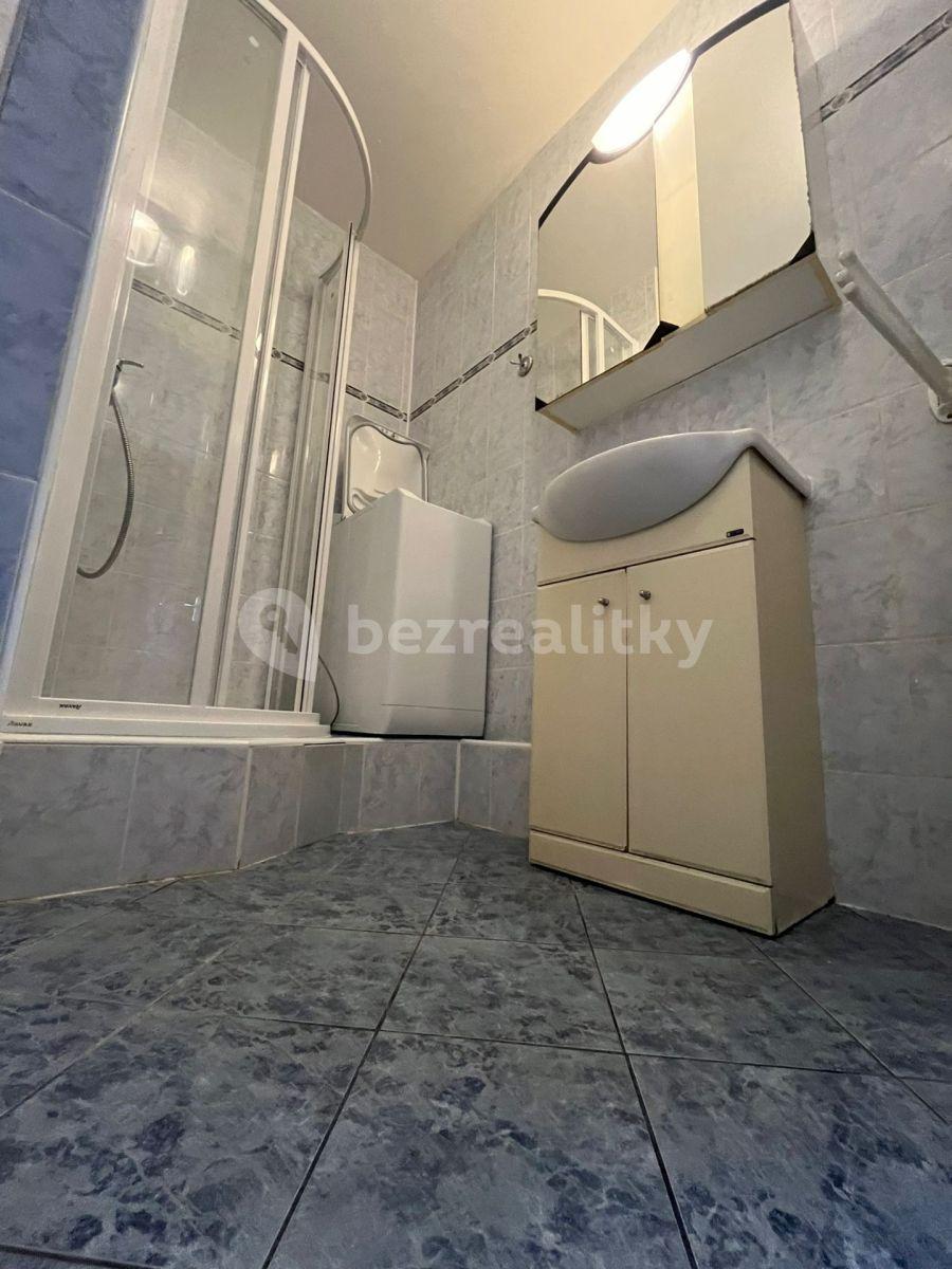 Studio flat to rent, 30 m², Matúškova, Prague, Prague