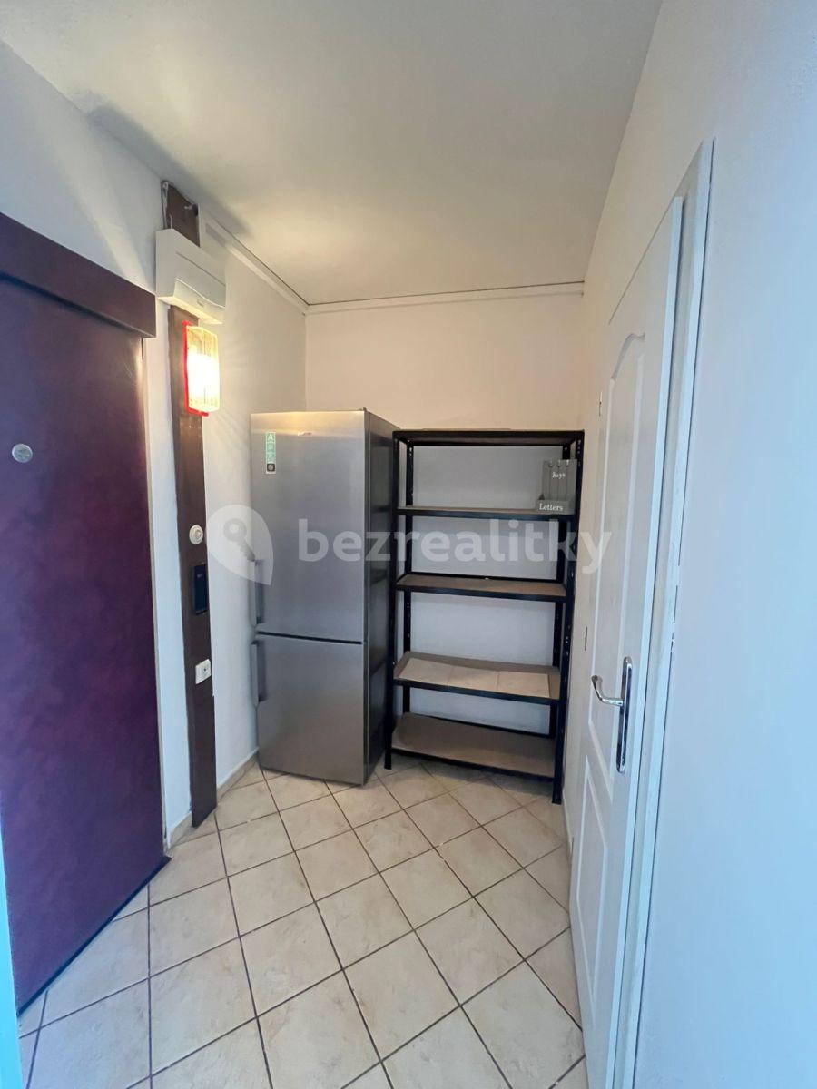 Studio flat to rent, 30 m², Matúškova, Prague, Prague