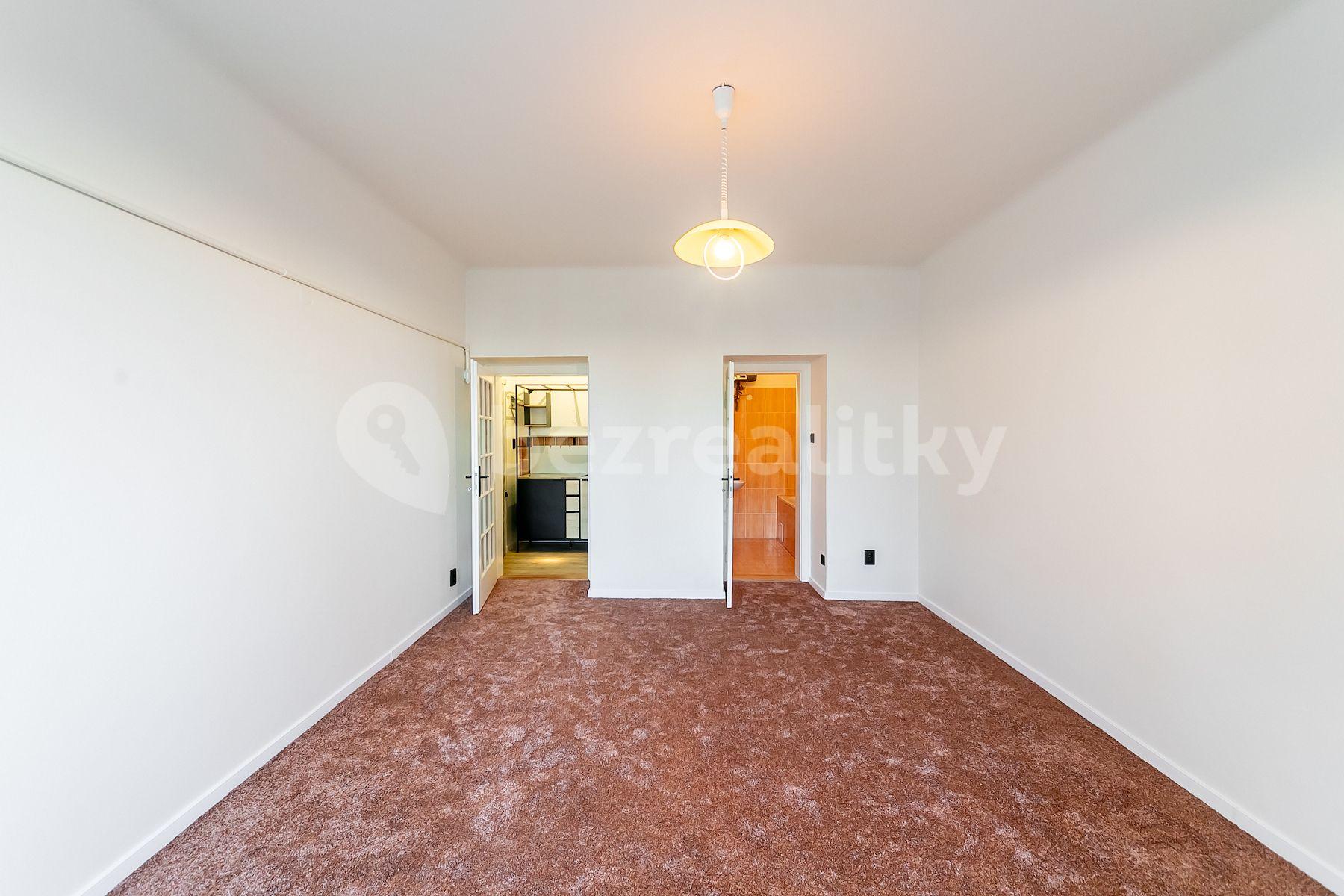 Studio flat for sale, 26 m², Šlikova, Prague, Prague