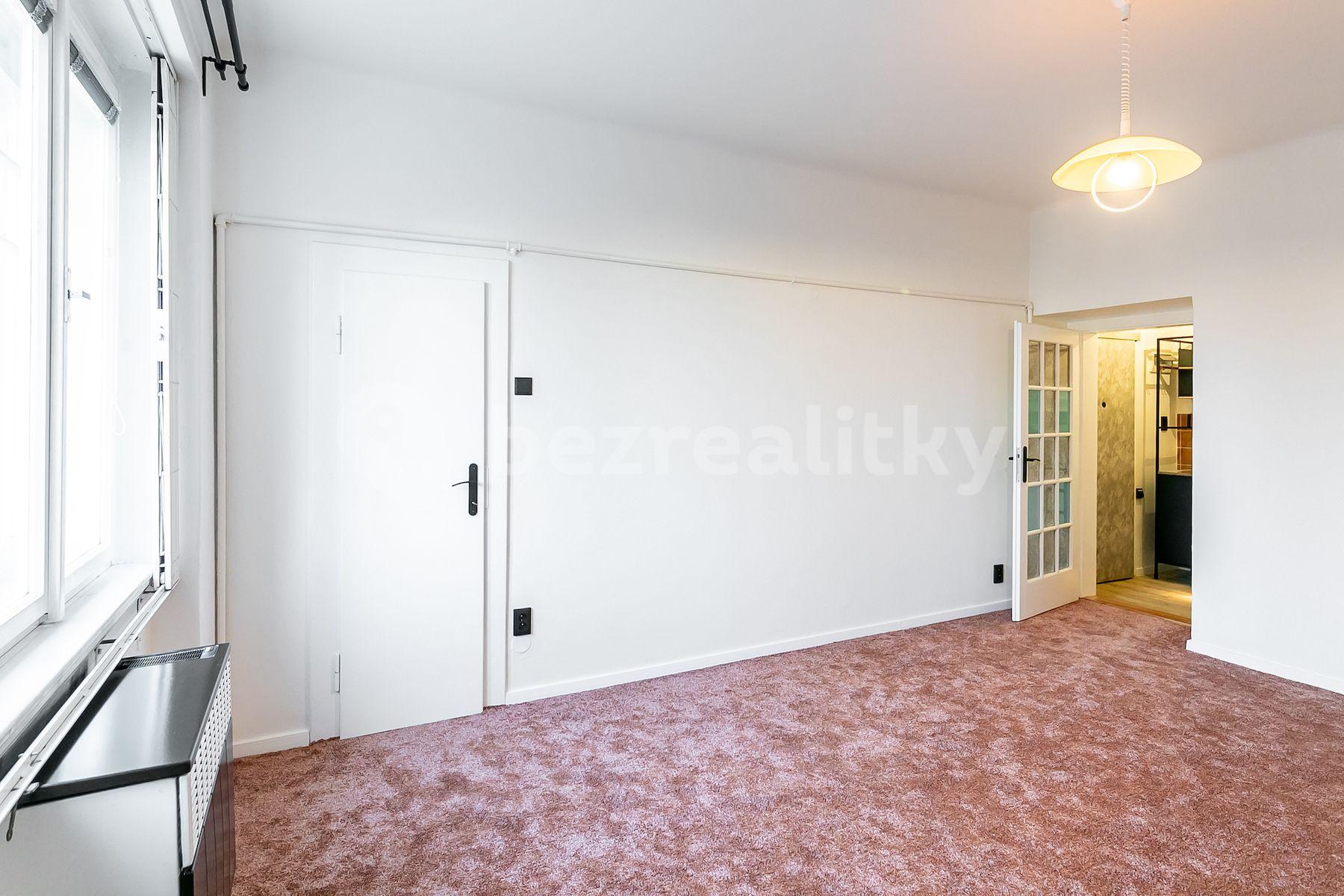 Studio flat for sale, 26 m², Šlikova, Prague, Prague