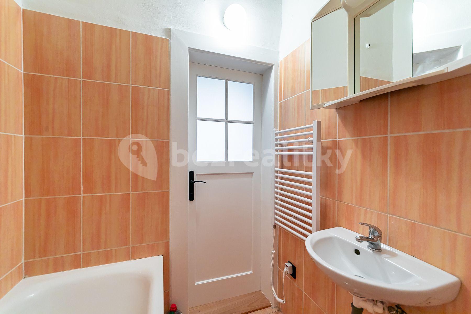 Studio flat for sale, 26 m², Šlikova, Prague, Prague