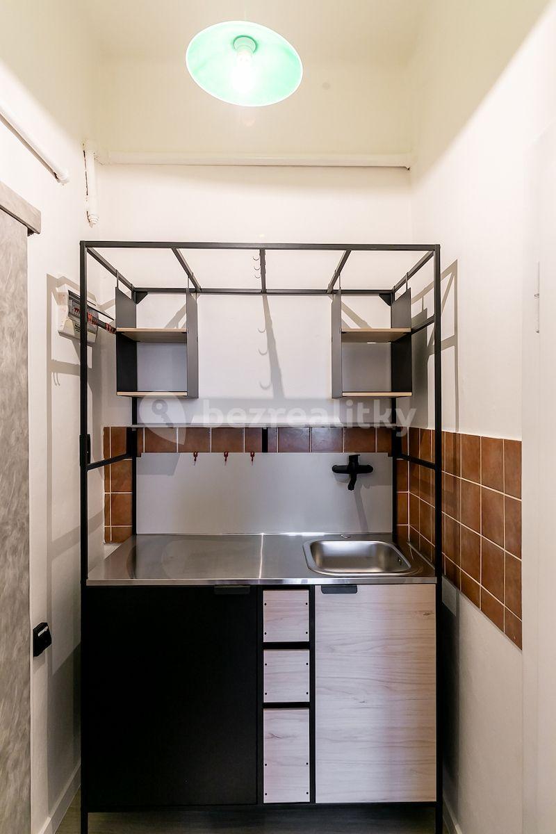 Studio flat for sale, 26 m², Šlikova, Prague, Prague