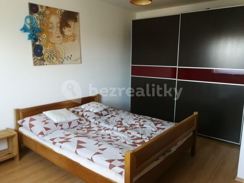 2 bedroom with open-plan kitchen flat to rent, 66 m², Benešovská, Kamenice, Středočeský Region