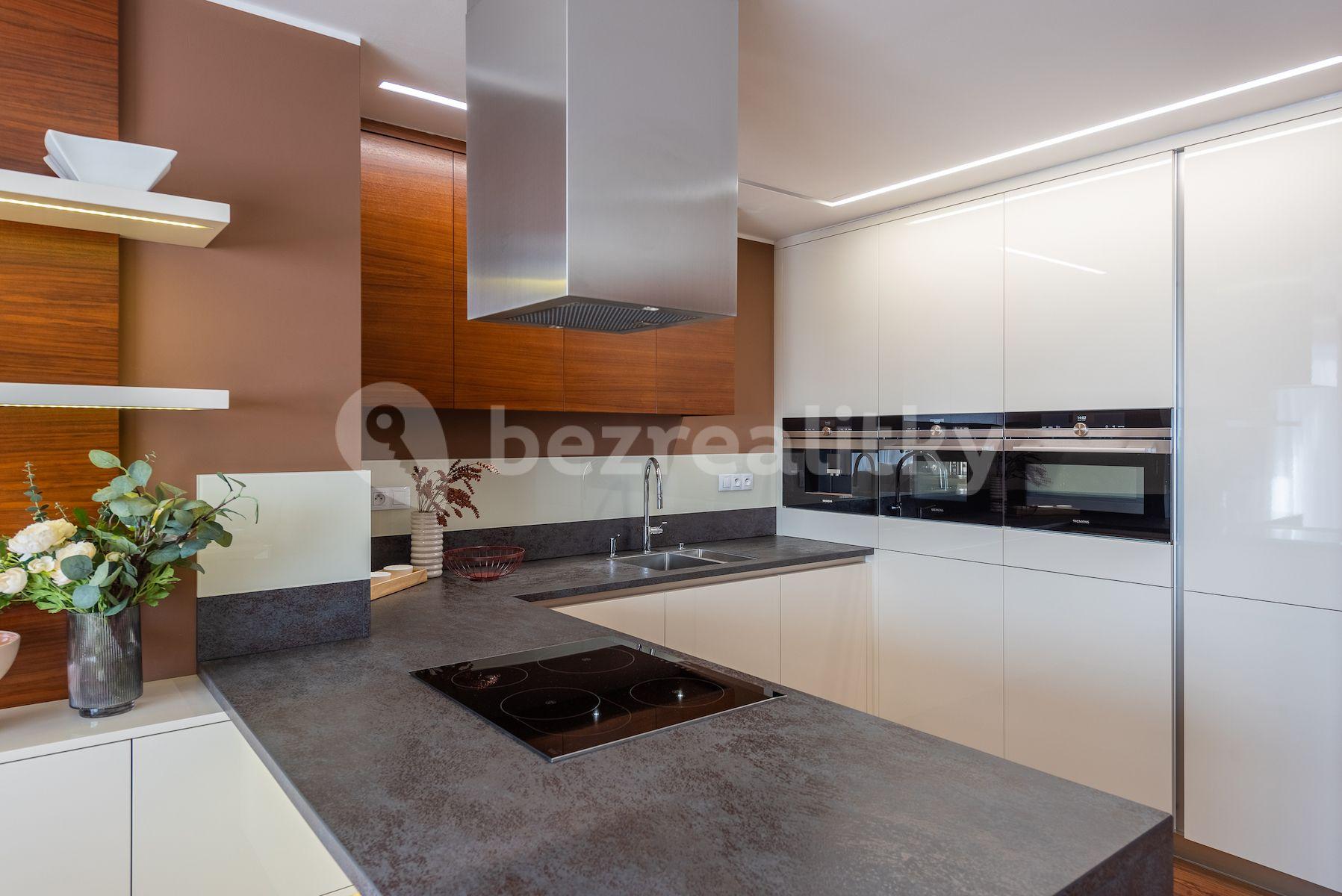 3 bedroom with open-plan kitchen flat for sale, 171 m², Na Vysoké I, Prague, Prague