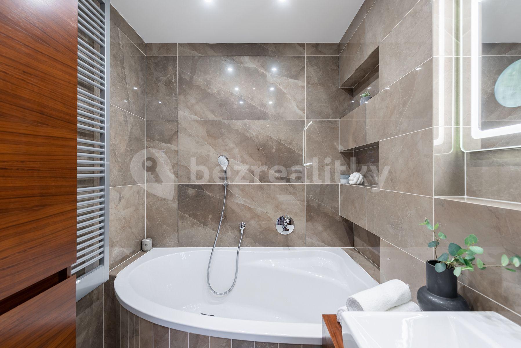 3 bedroom with open-plan kitchen flat for sale, 171 m², Na Vysoké I, Prague, Prague