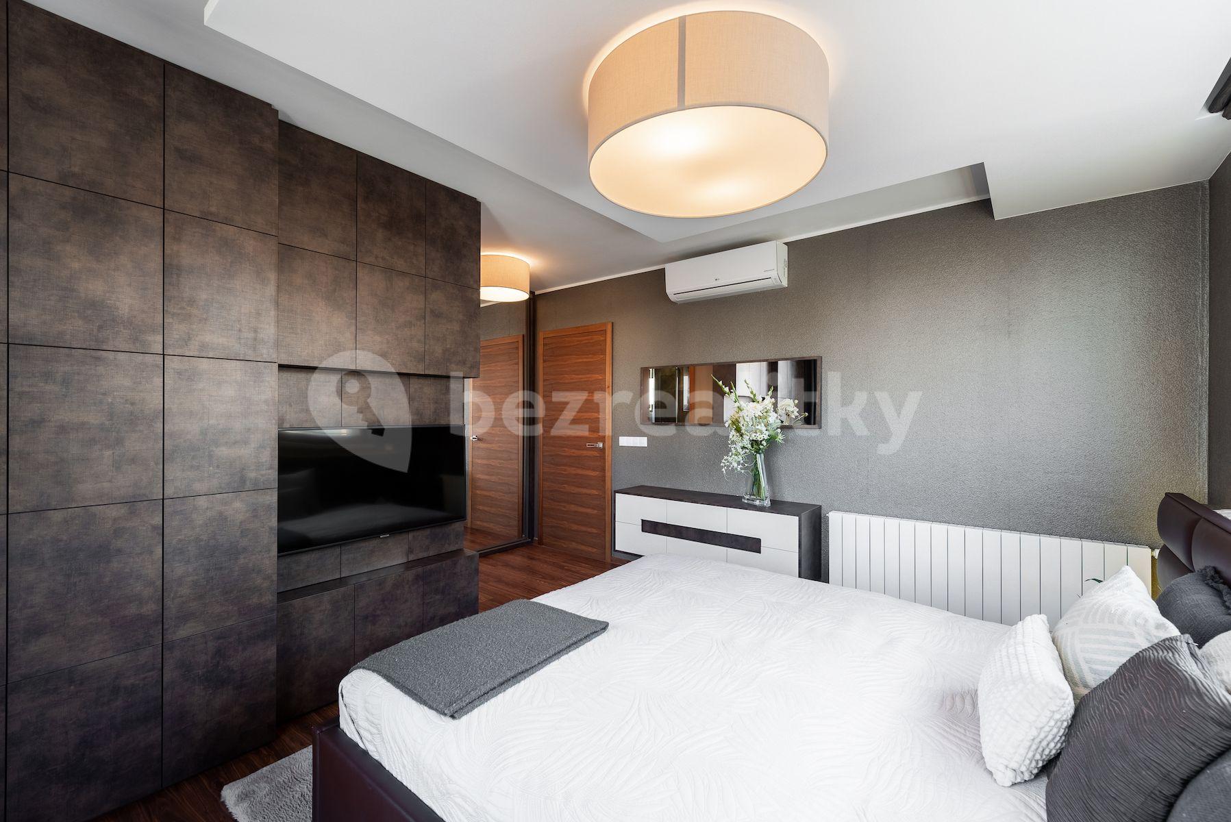 3 bedroom with open-plan kitchen flat for sale, 171 m², Na Vysoké I, Prague, Prague