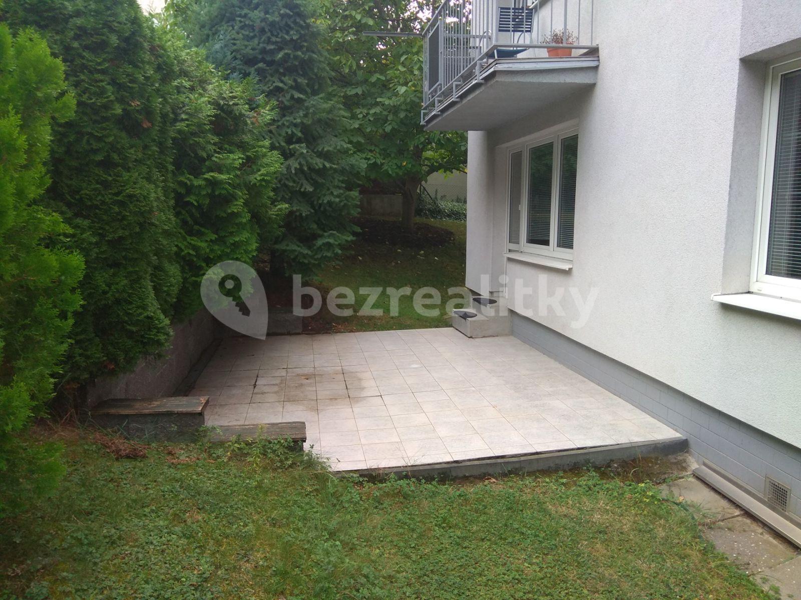 2 bedroom with open-plan kitchen flat to rent, 115 m², Nad Cementárnou, Prague, Prague