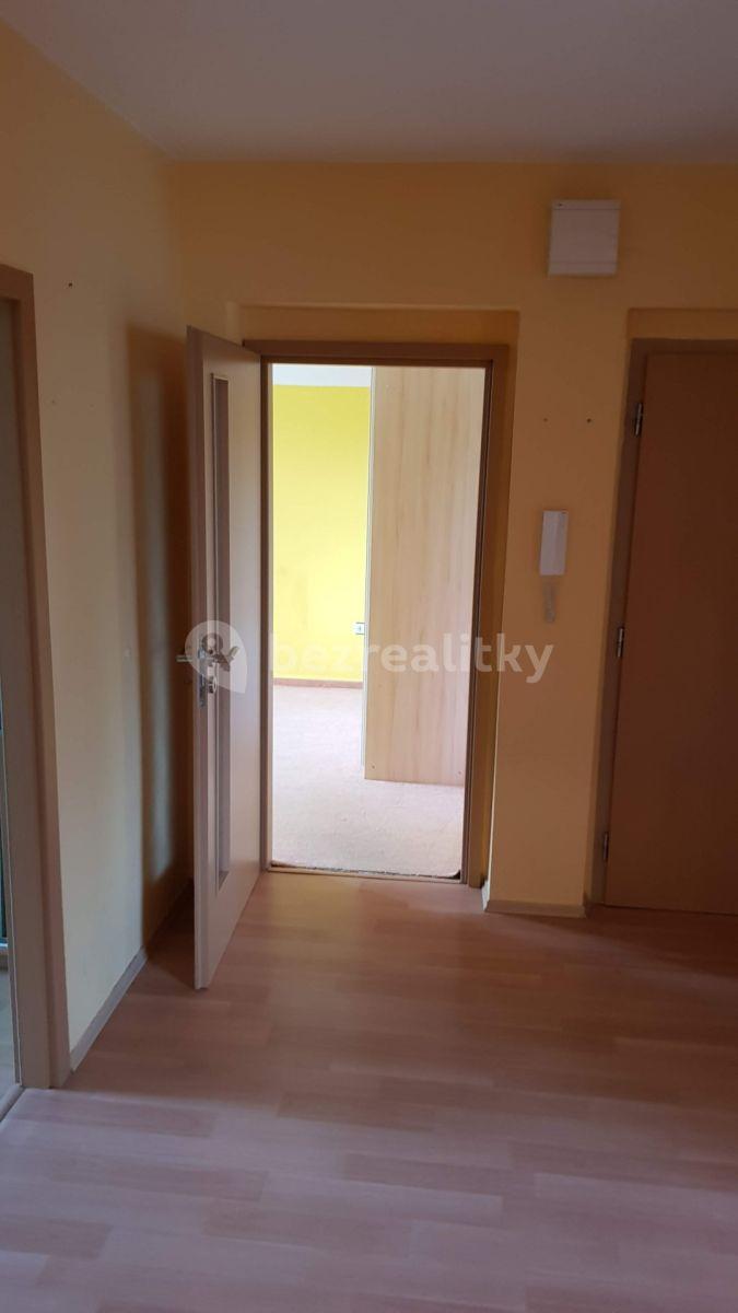 3 bedroom flat to rent, 72 m², Boháčova, Pardubice, Pardubický Region