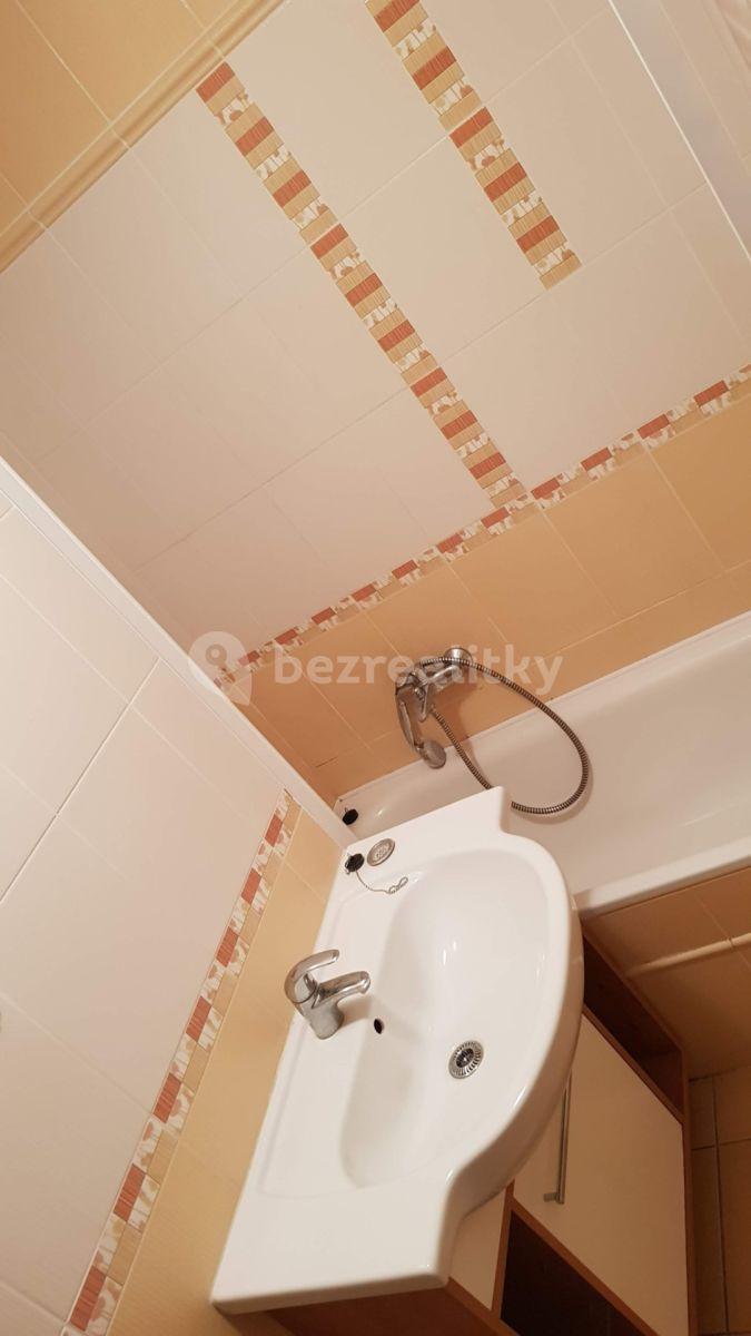 3 bedroom flat to rent, 72 m², Boháčova, Pardubice, Pardubický Region