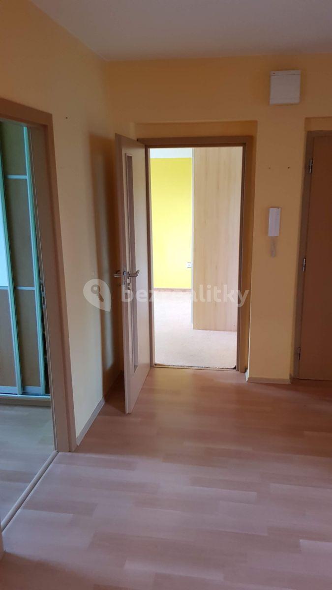 3 bedroom flat to rent, 72 m², Boháčova, Pardubice, Pardubický Region