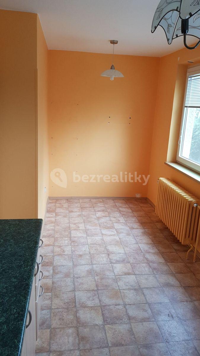 3 bedroom flat to rent, 72 m², Boháčova, Pardubice, Pardubický Region