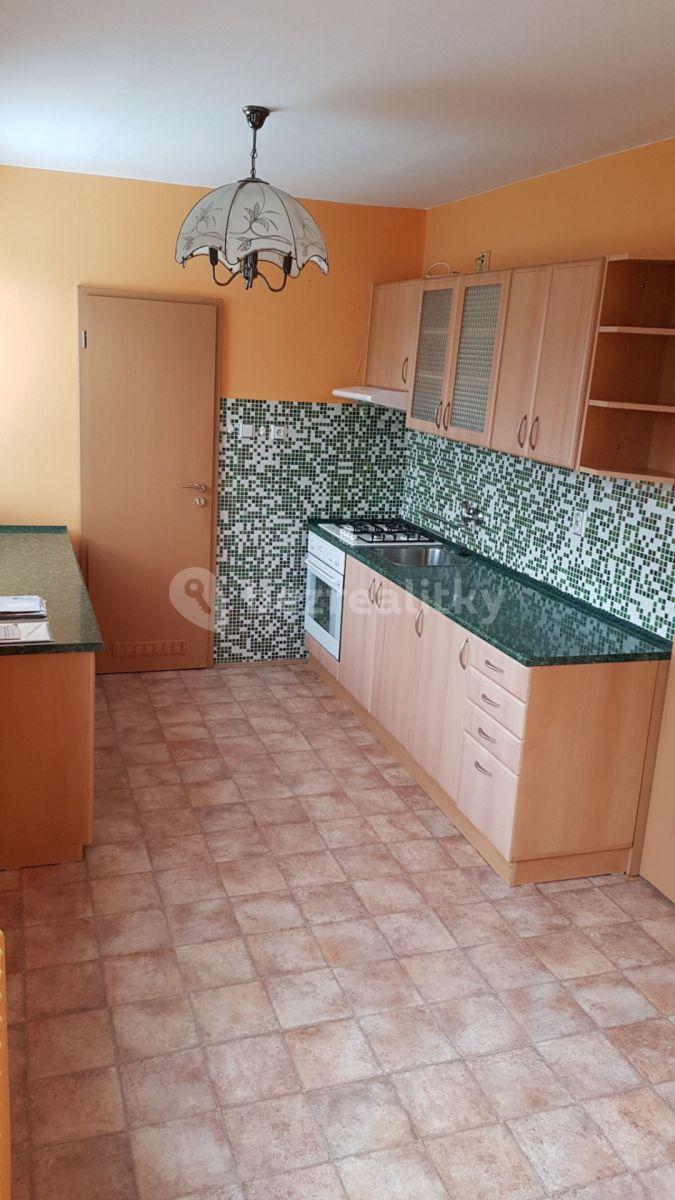 3 bedroom flat to rent, 72 m², Boháčova, Pardubice, Pardubický Region