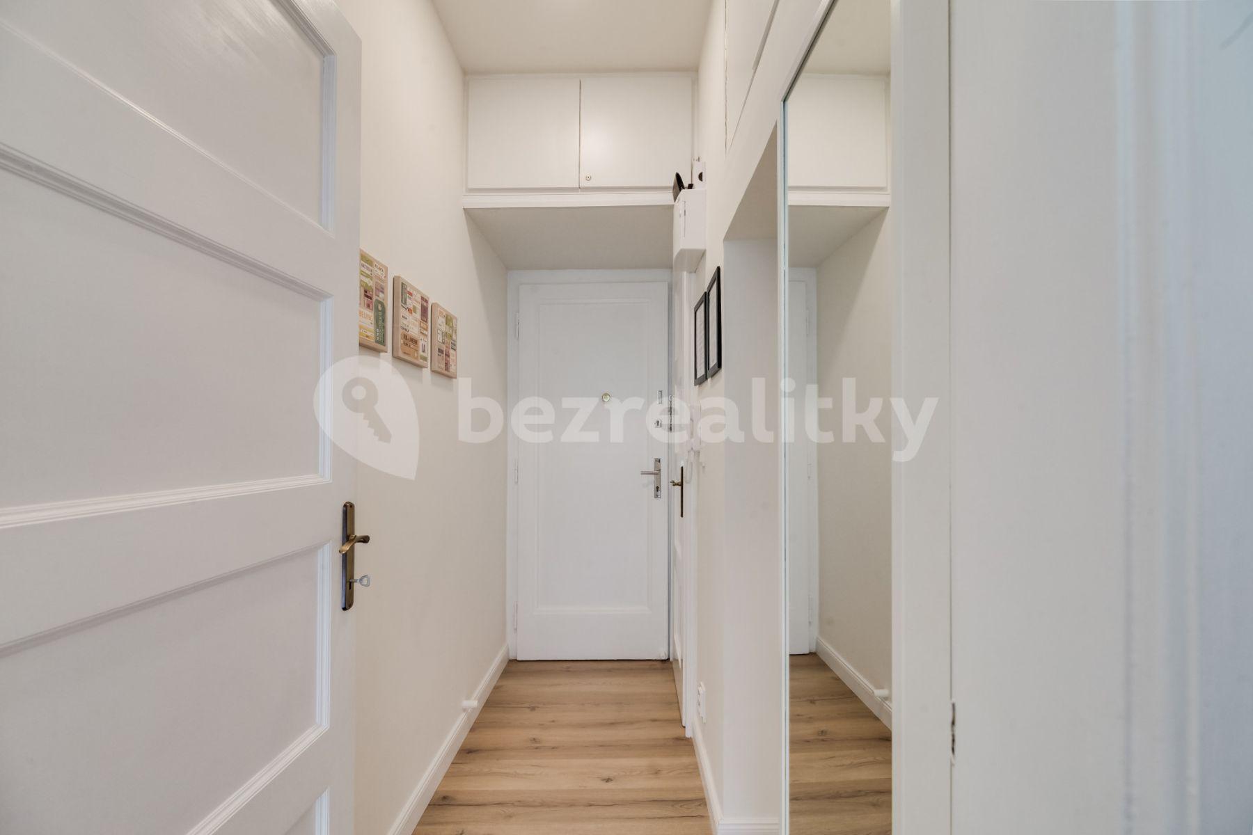 Studio flat to rent, 33 m², Újezd, Prague, Prague