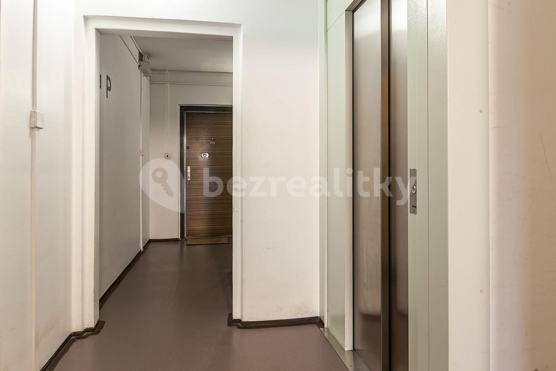 3 bedroom with open-plan kitchen flat for sale, 69 m², Pod Hybšmankou, Prague, Prague