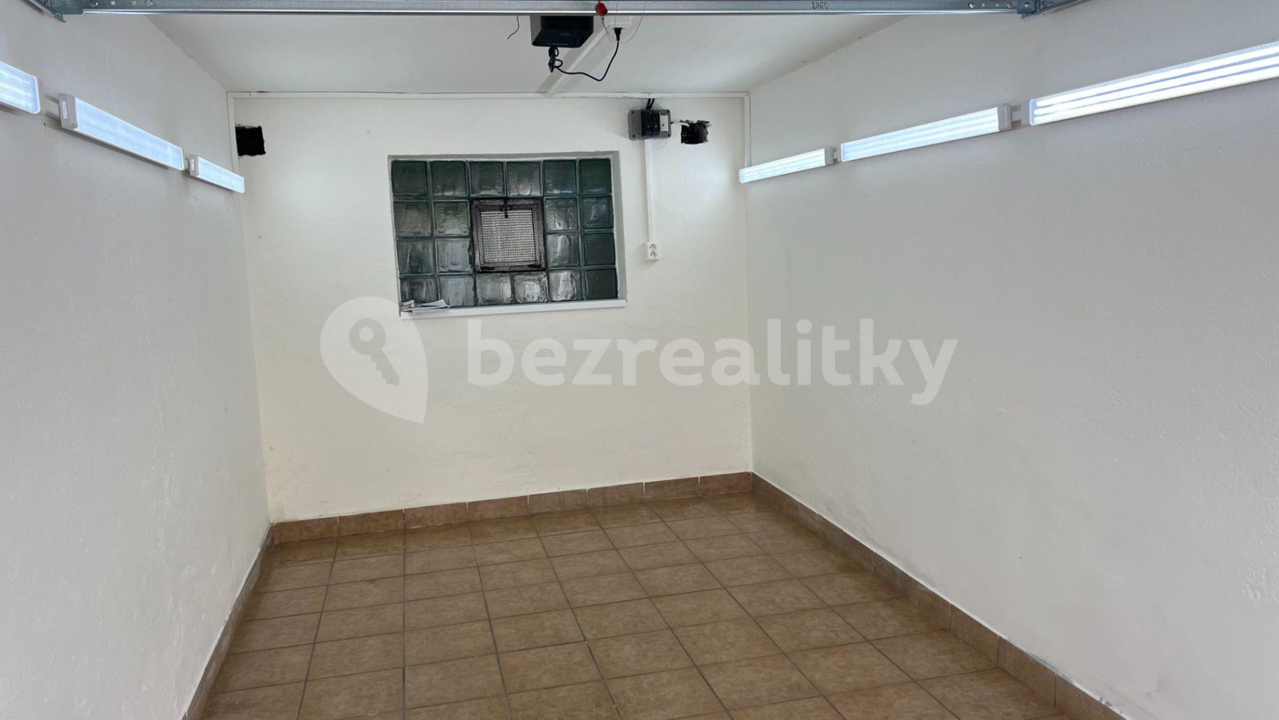 garage to rent, 18 m², Haškova, Říčany, Středočeský Region