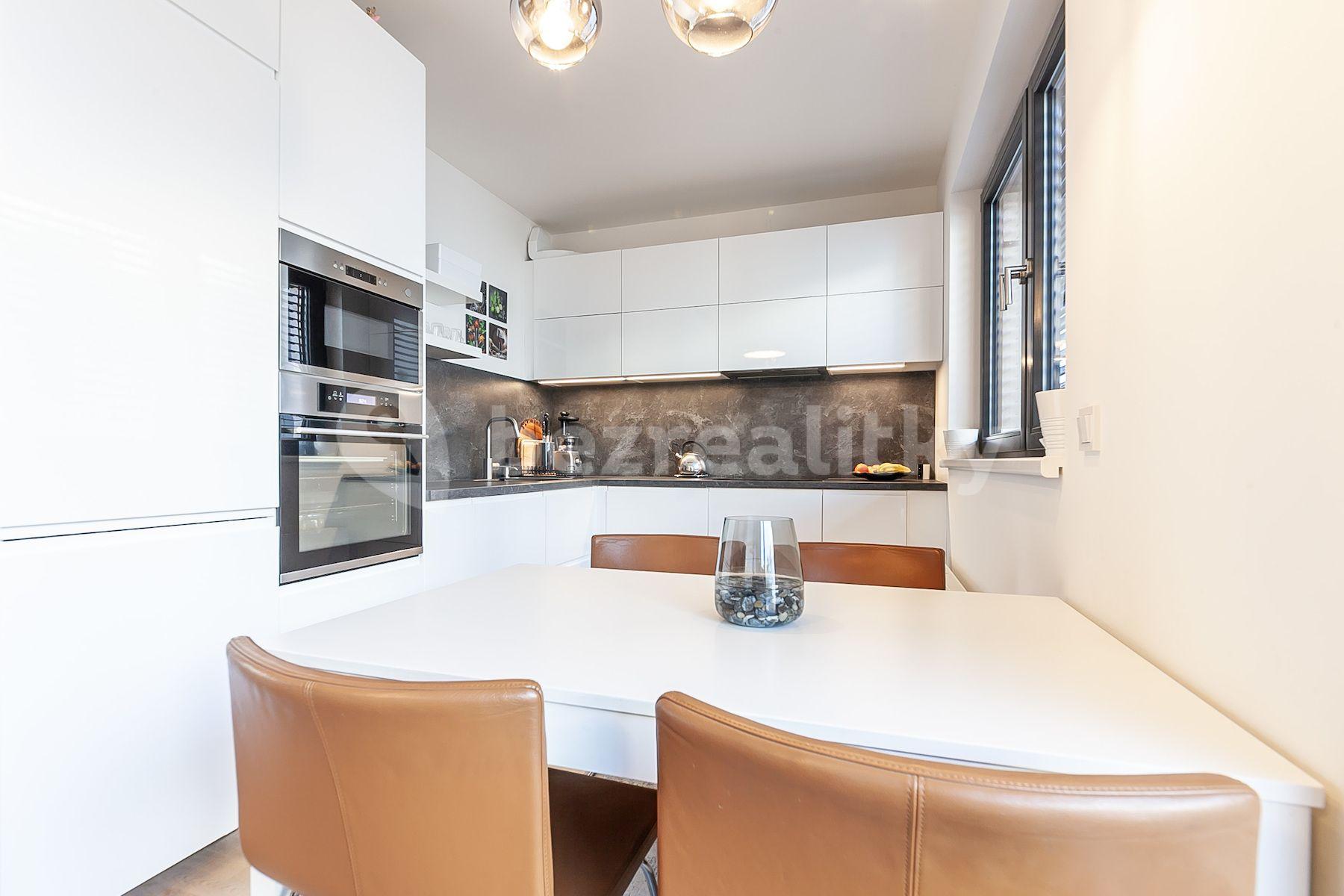 2 bedroom with open-plan kitchen flat for sale, 67 m², Musílkova, Prague, Prague