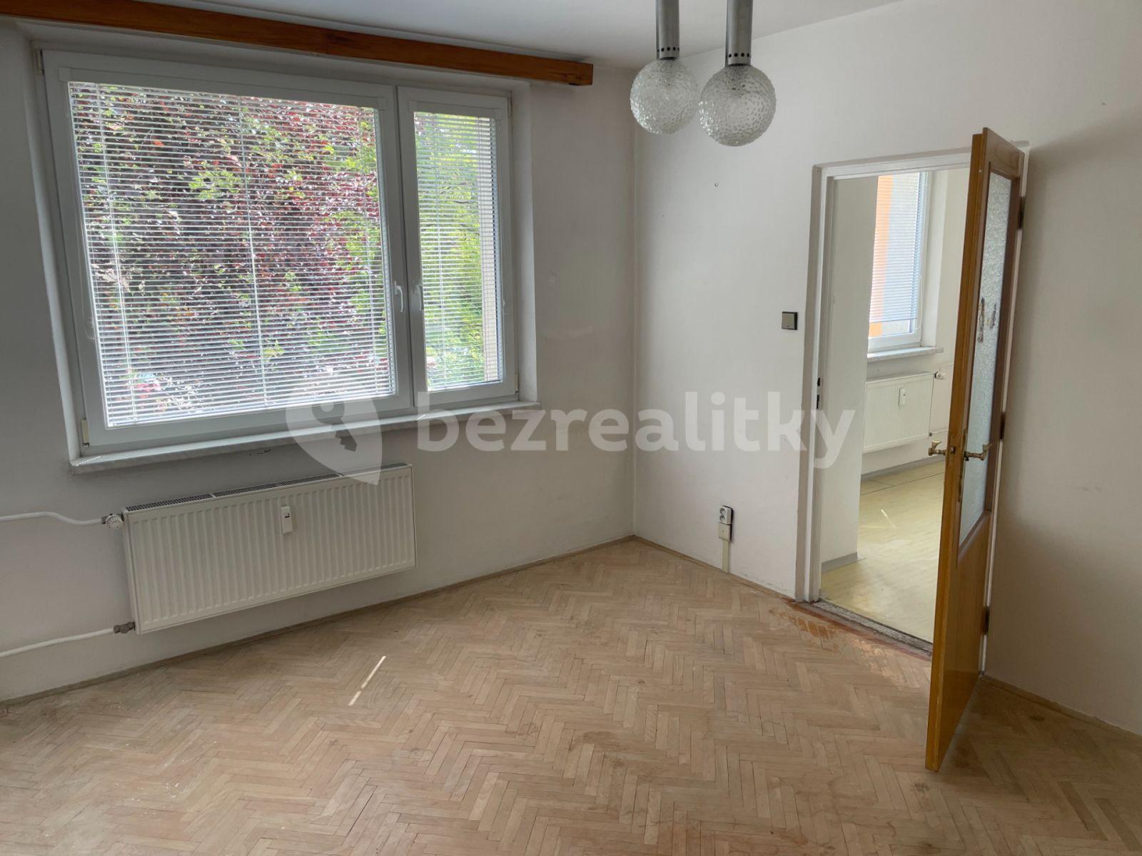 3 bedroom flat for sale, 72 m², Višňovce, Hulín, Zlínský Region