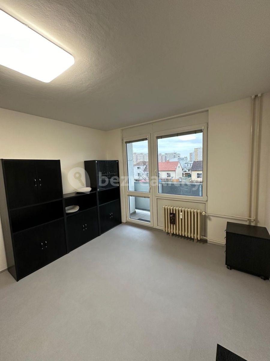 Studio flat to rent, 36 m², Brožíkova, Hradec Králové, Královéhradecký Region