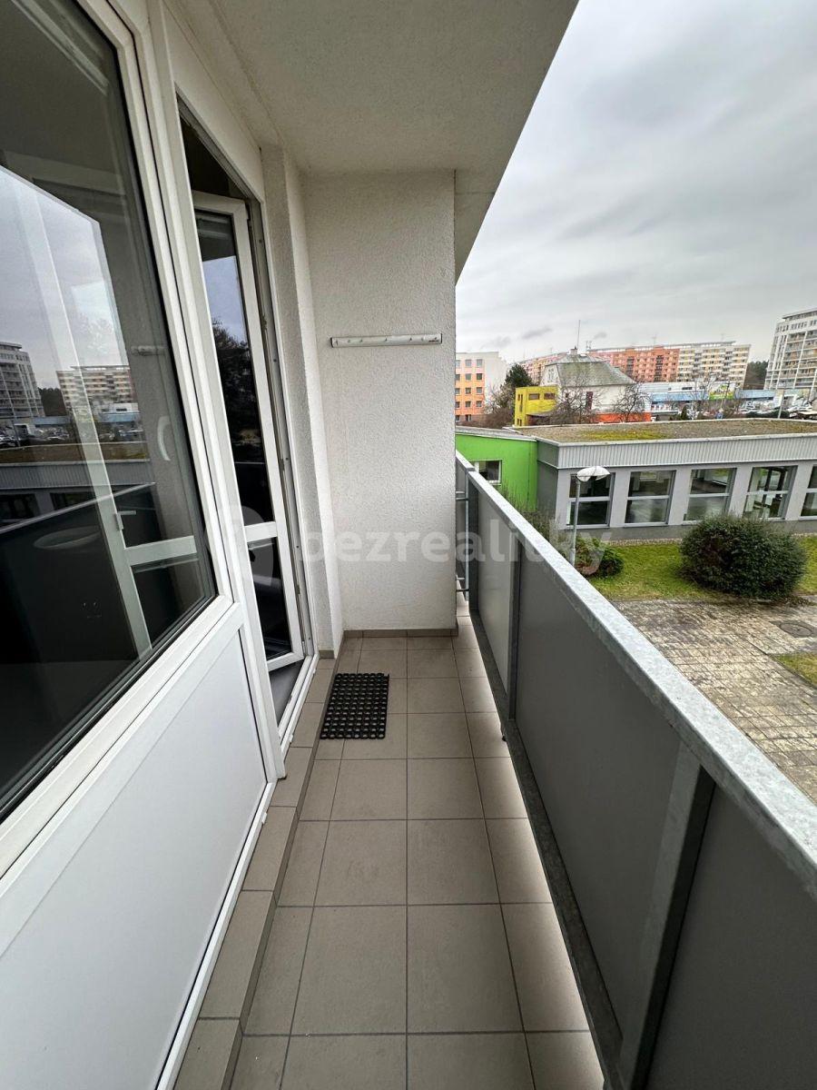 Studio flat to rent, 36 m², Brožíkova, Hradec Králové, Královéhradecký Region