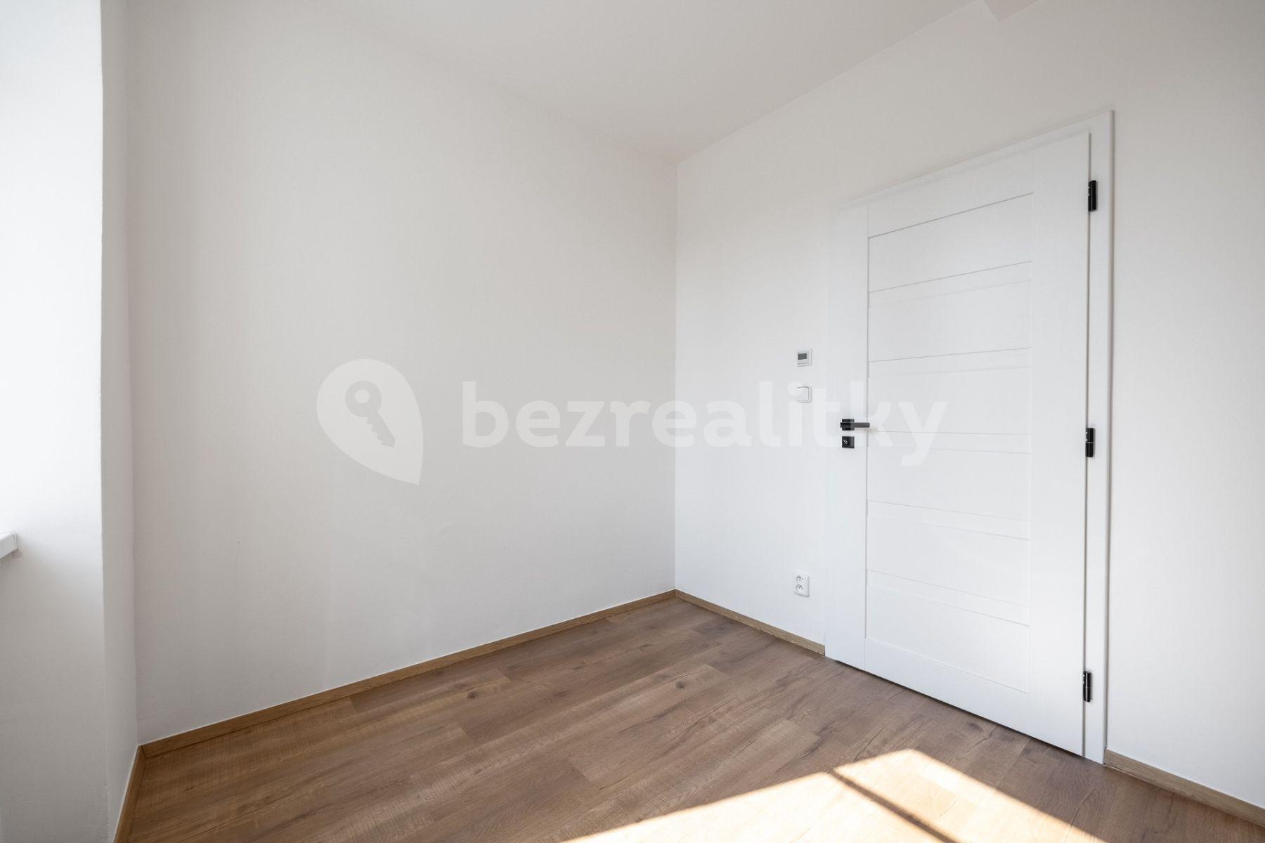 2 bedroom with open-plan kitchen flat for sale, 68 m², Stehlíkova, Slaný, Středočeský Region