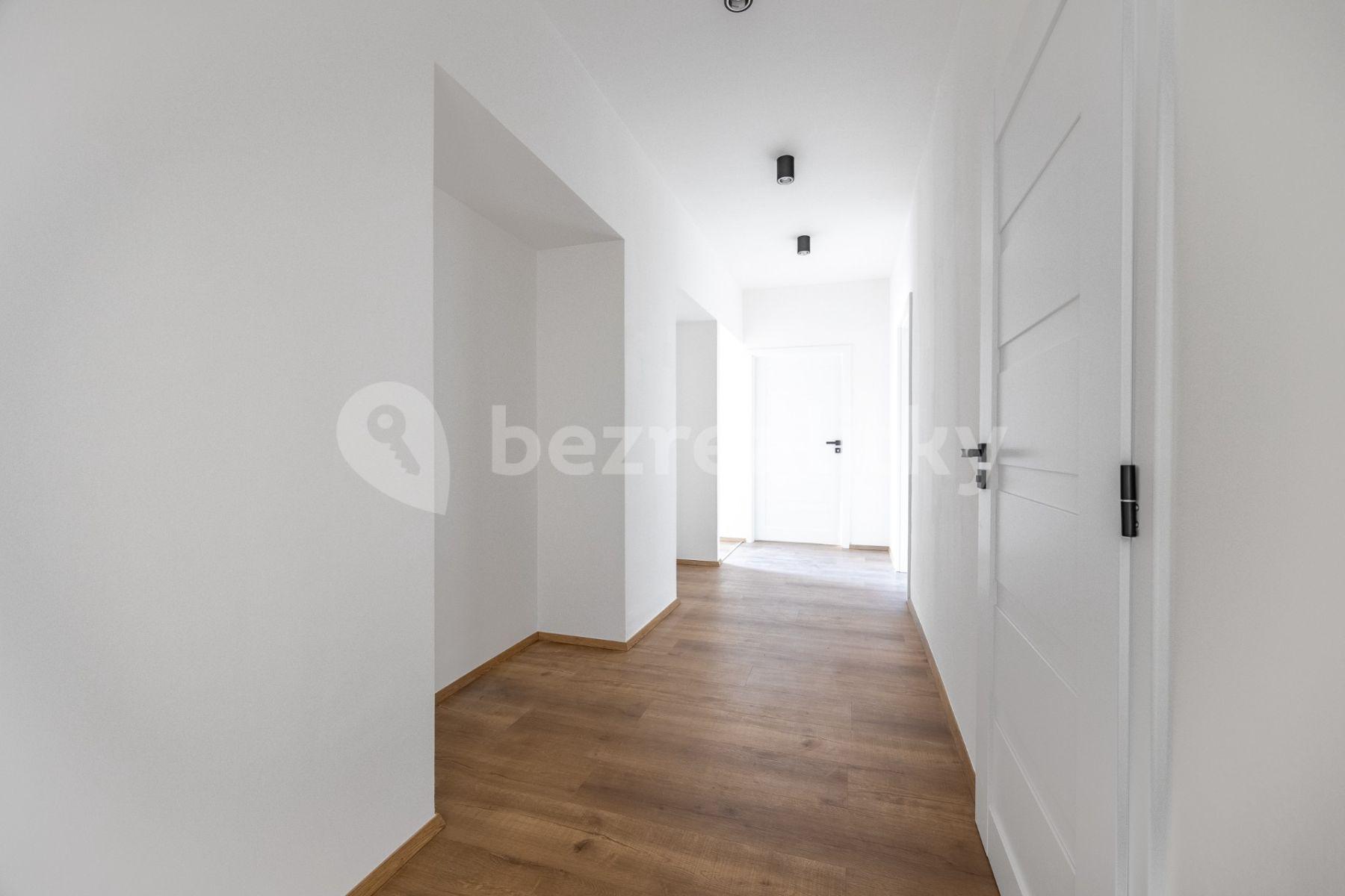 2 bedroom with open-plan kitchen flat for sale, 68 m², Stehlíkova, Slaný, Středočeský Region