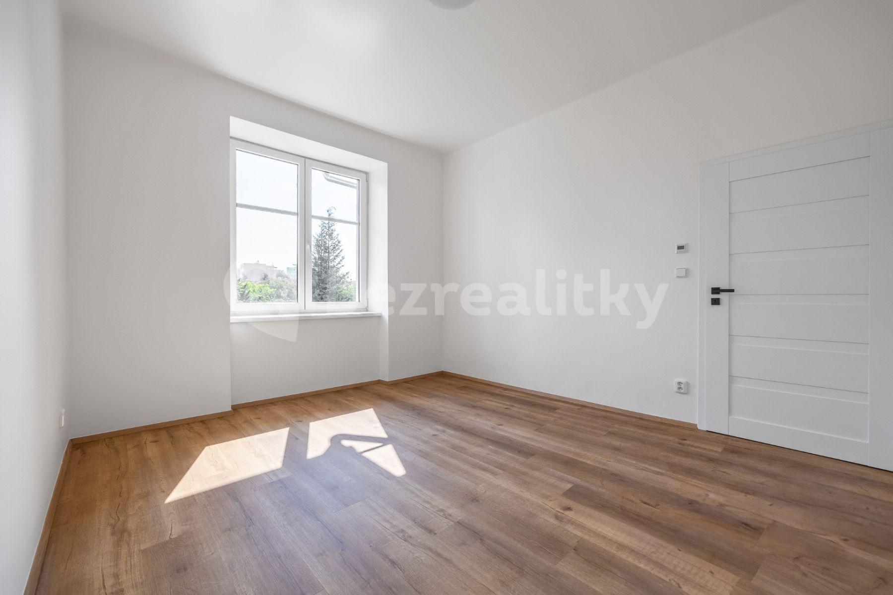 2 bedroom with open-plan kitchen flat for sale, 68 m², Stehlíkova, Slaný, Středočeský Region