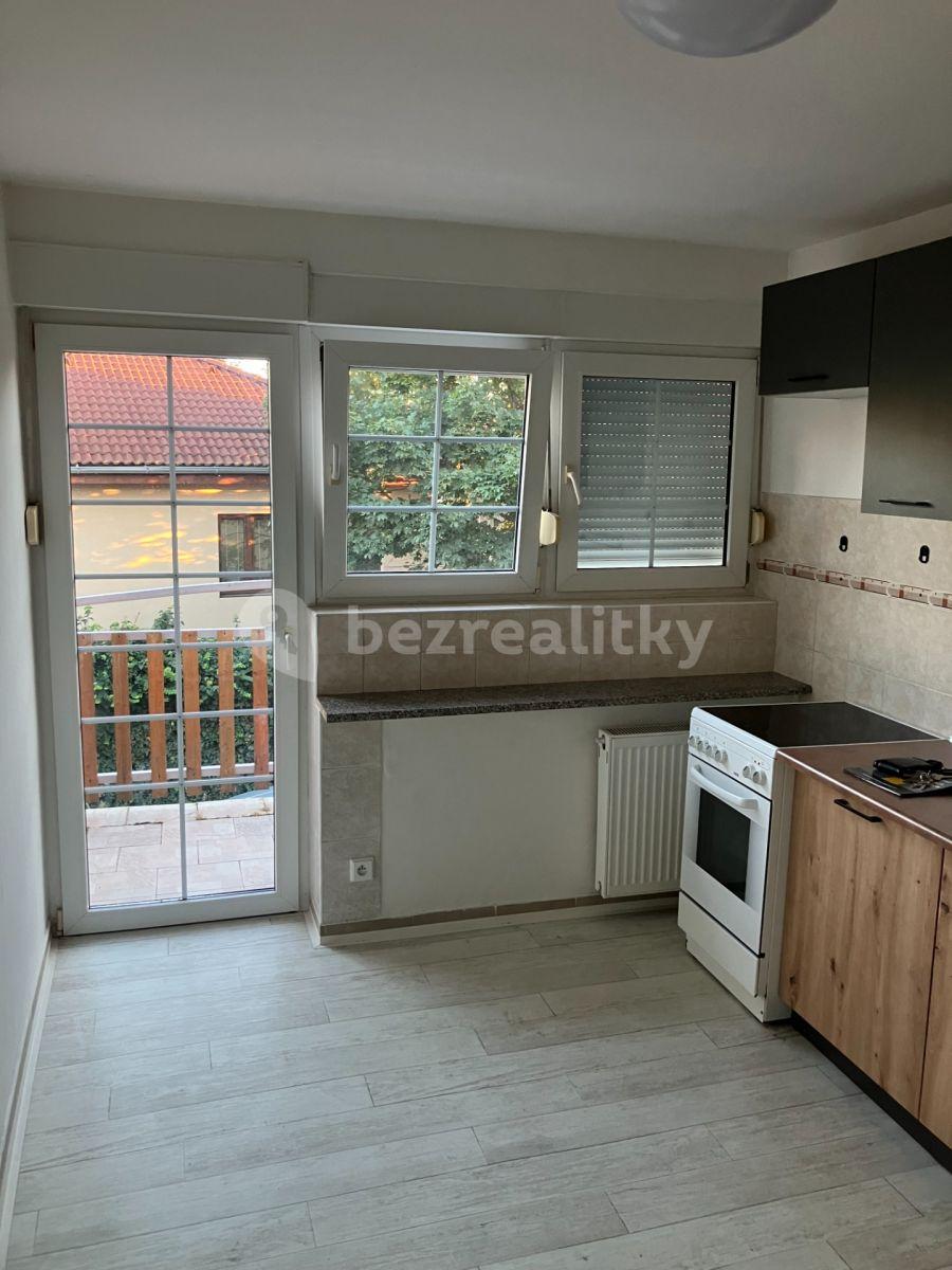 2 bedroom flat to rent, 50 m², nám. Draha, Hřebeč, Středočeský Region