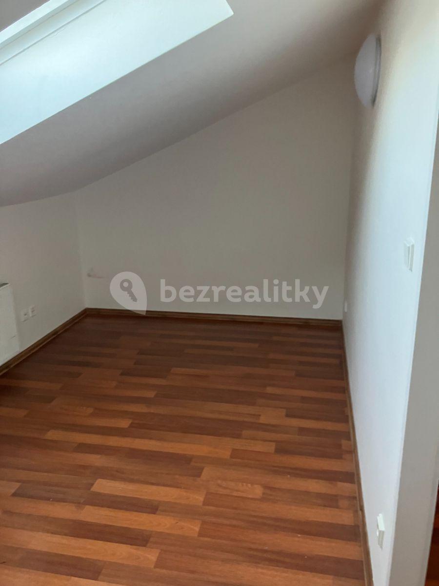 2 bedroom flat to rent, 50 m², nám. Draha, Hřebeč, Středočeský Region