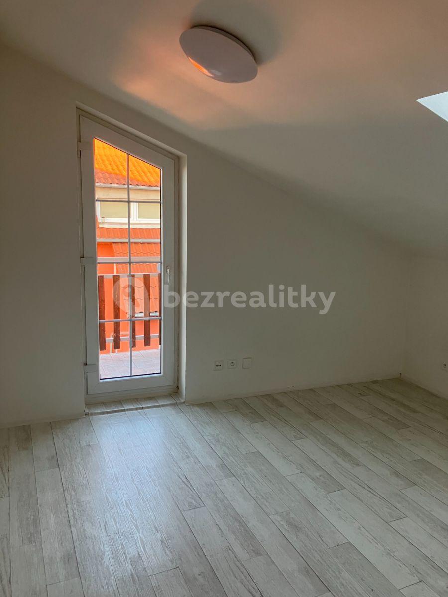 2 bedroom flat to rent, 50 m², nám. Draha, Hřebeč, Středočeský Region