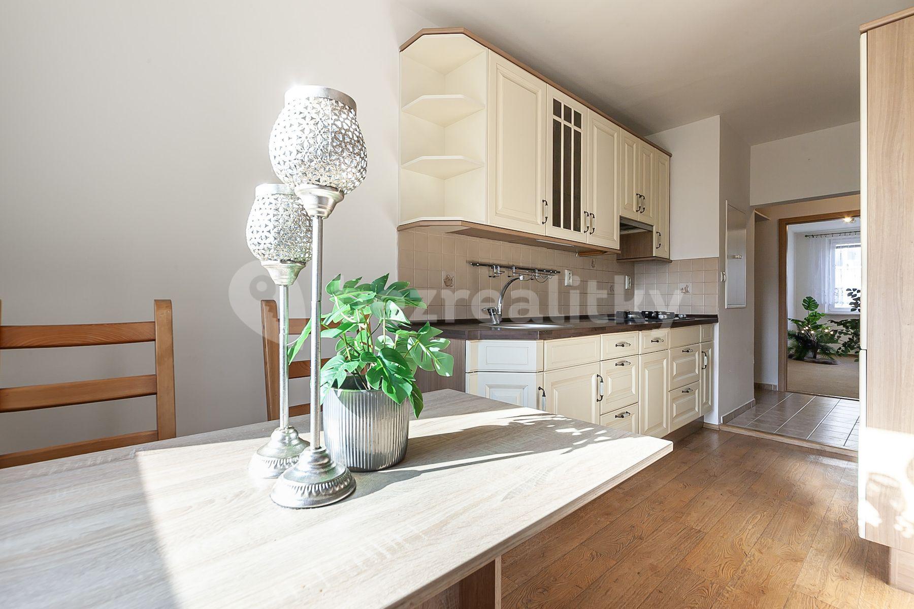 3 bedroom flat for sale, 73 m², Benkova, Prague, Prague