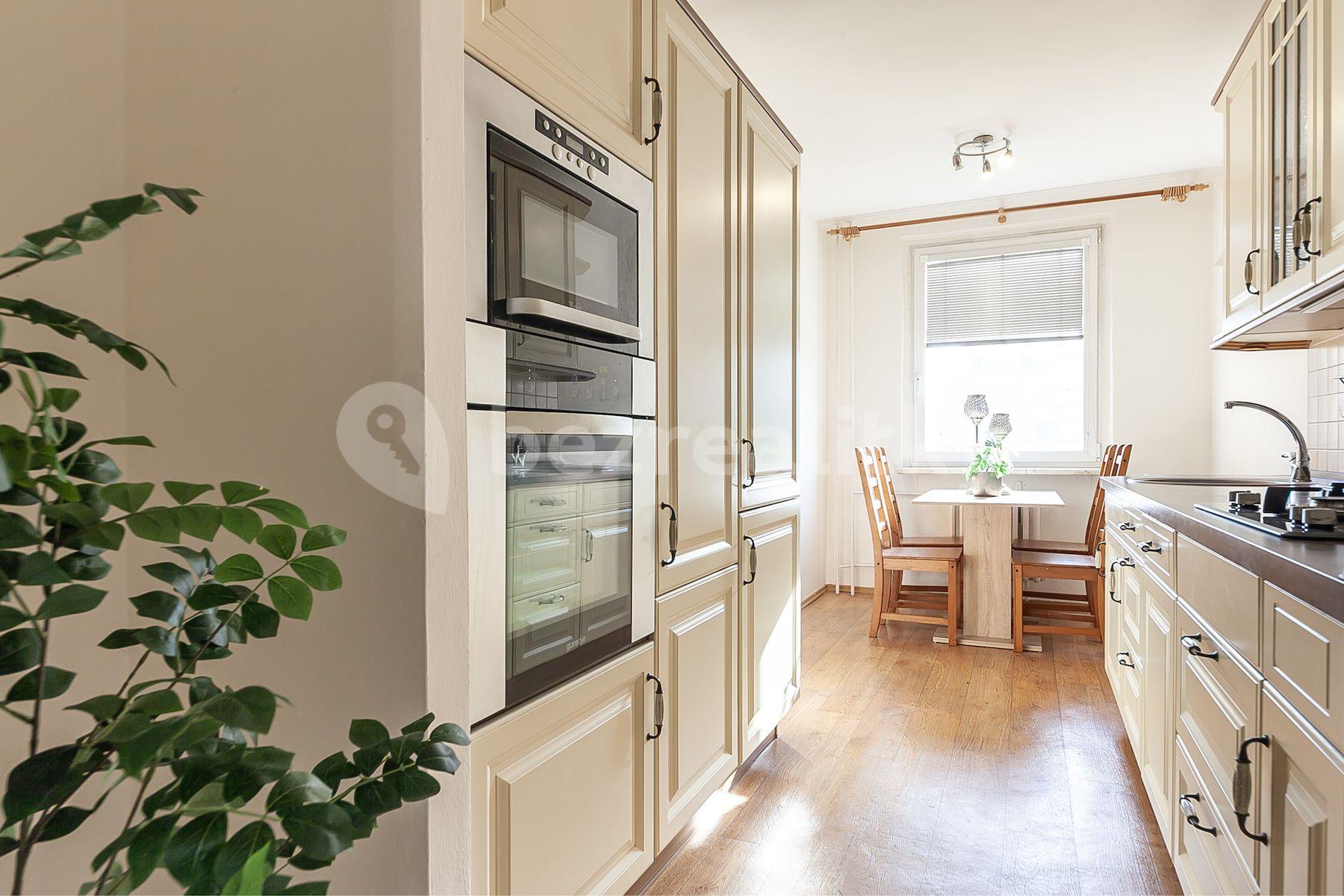 3 bedroom flat for sale, 73 m², Benkova, Prague, Prague