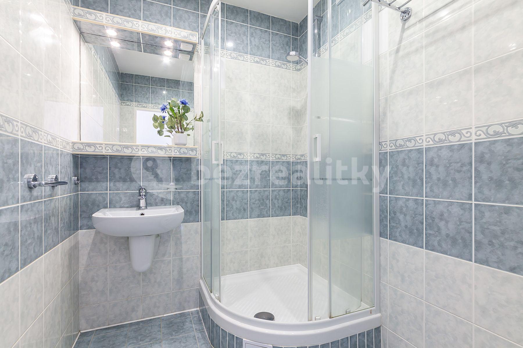 3 bedroom flat for sale, 73 m², Benkova, Prague, Prague