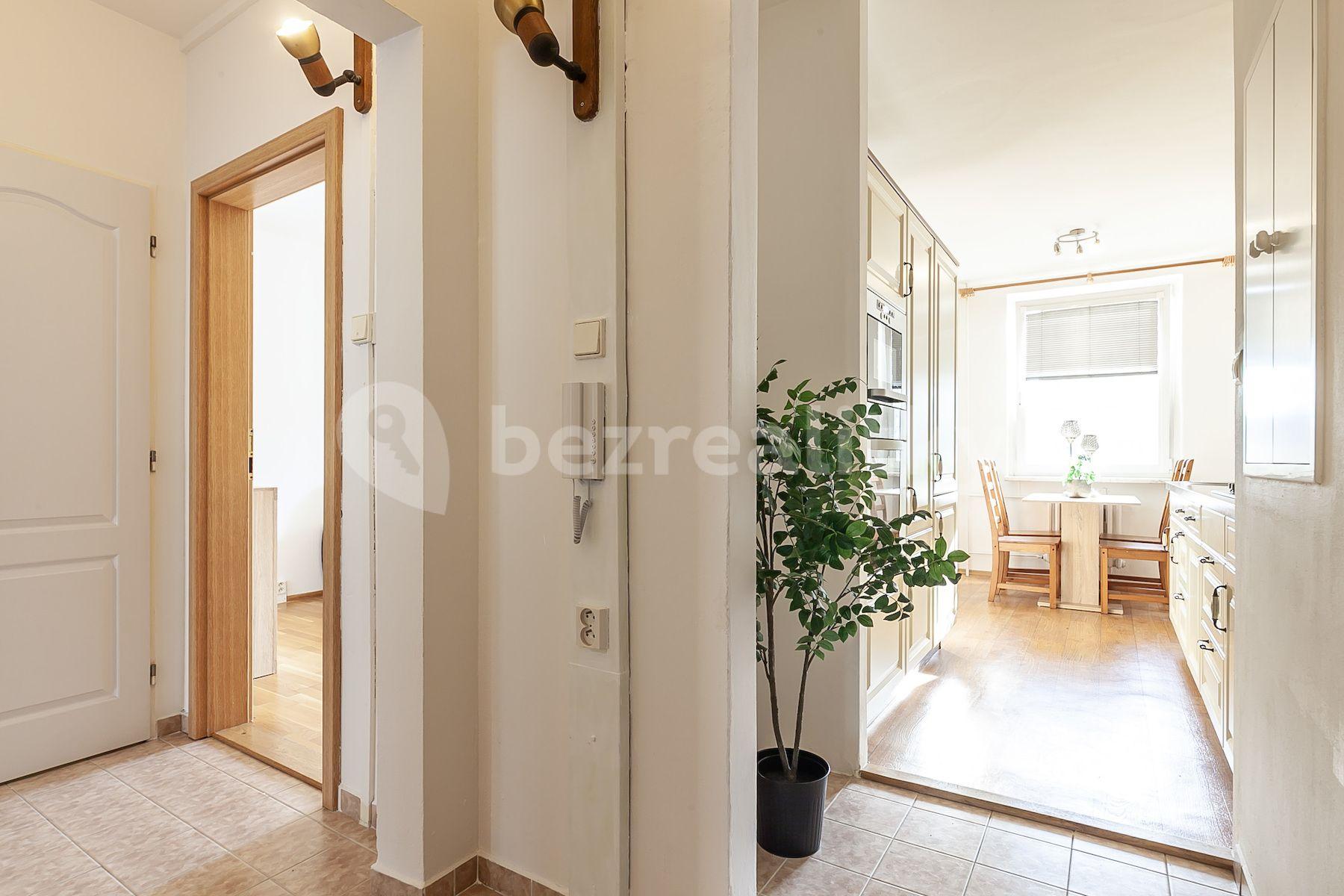 3 bedroom flat for sale, 73 m², Benkova, Prague, Prague