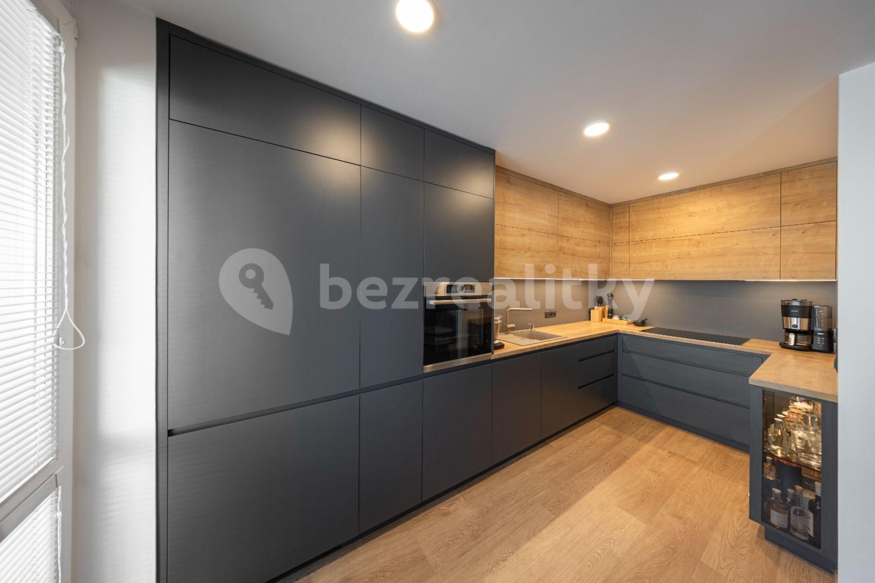 2 bedroom with open-plan kitchen flat for sale, 67 m², Petržílkova, Prague, Prague