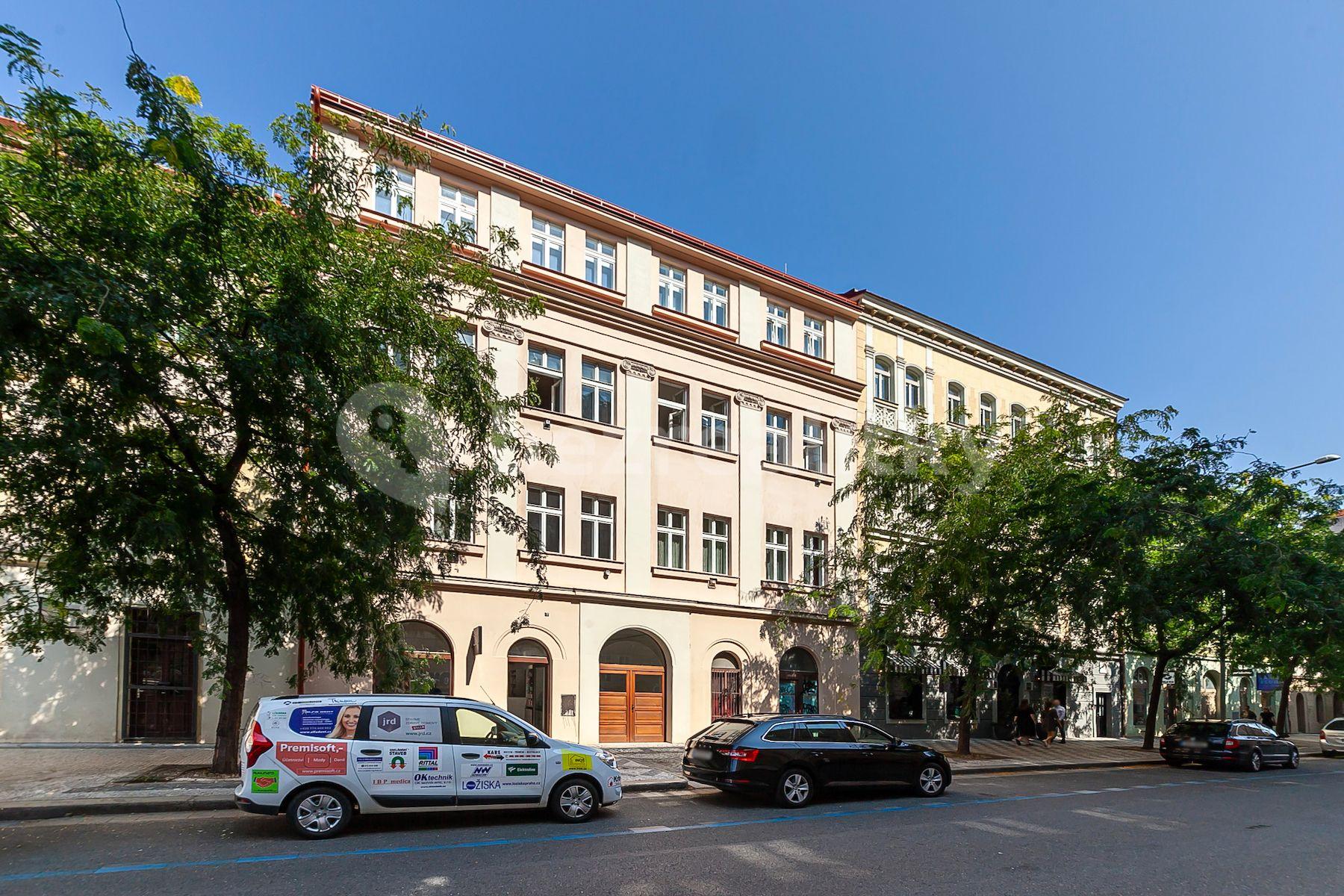 2 bedroom flat for sale, 61 m², Křižíkova, Prague, Prague