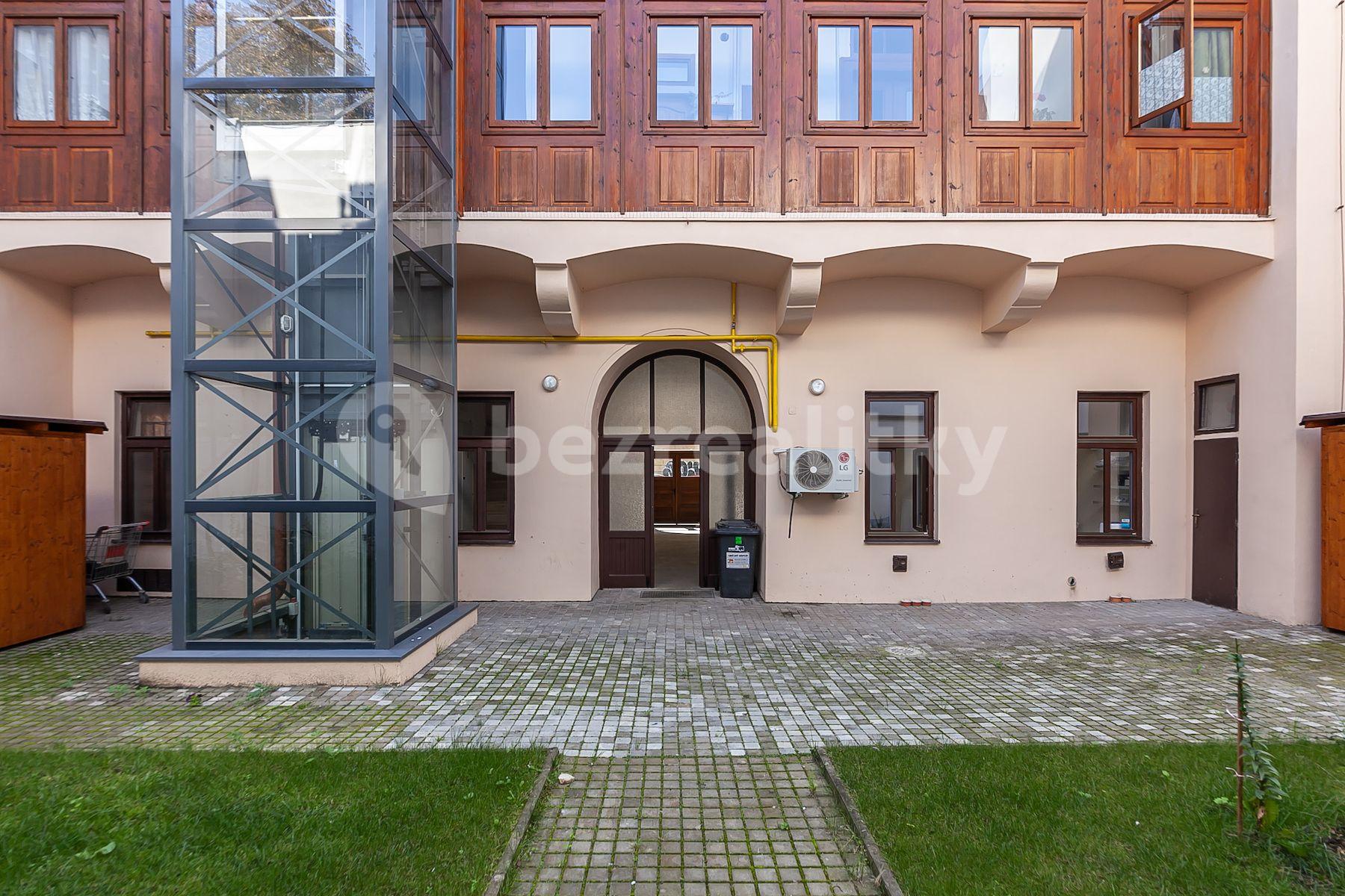 2 bedroom flat for sale, 61 m², Křižíkova, Prague, Prague