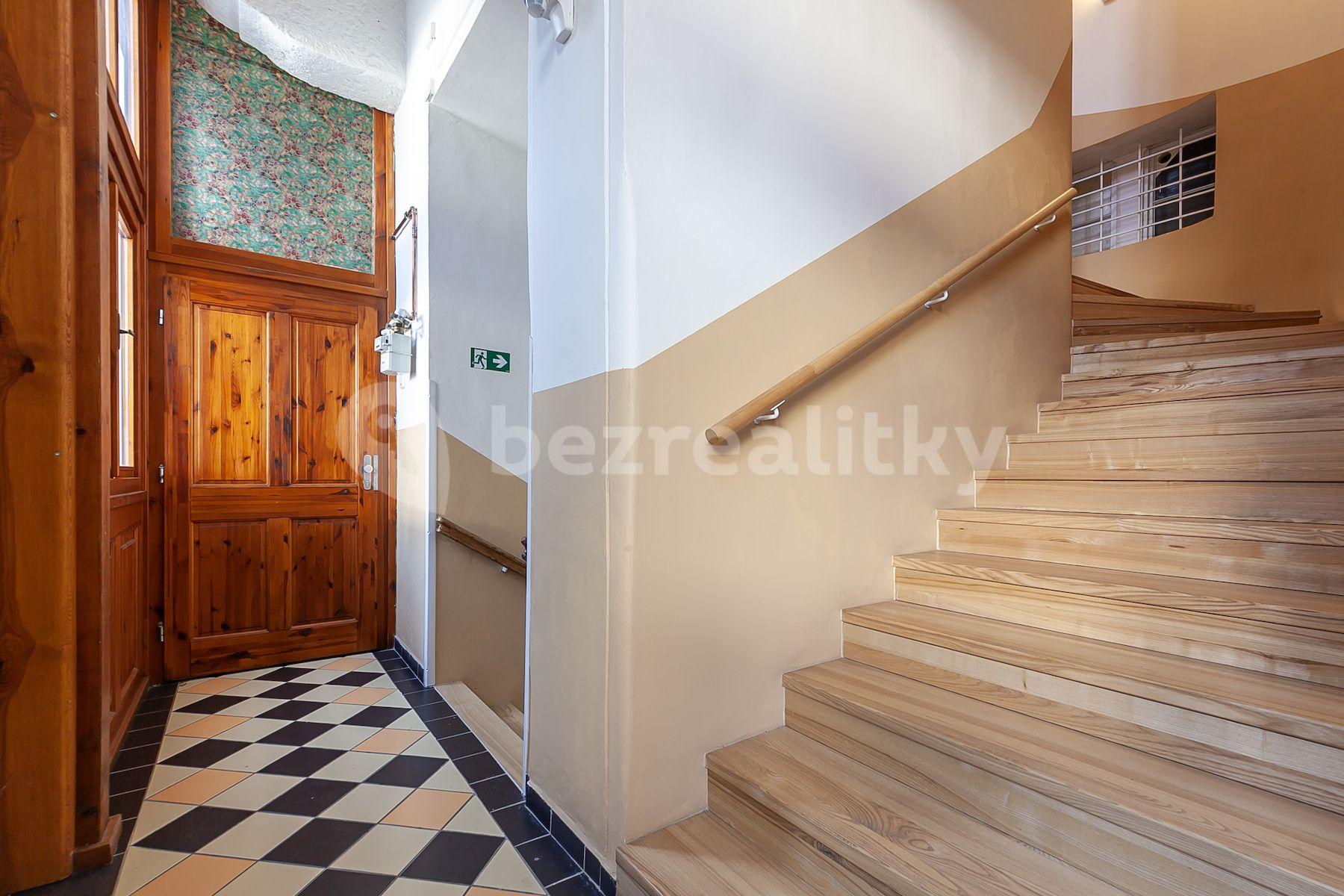 2 bedroom flat for sale, 61 m², Křižíkova, Prague, Prague