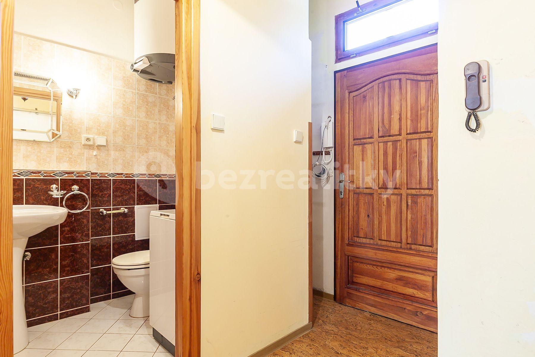 2 bedroom flat for sale, 61 m², Křižíkova, Prague, Prague