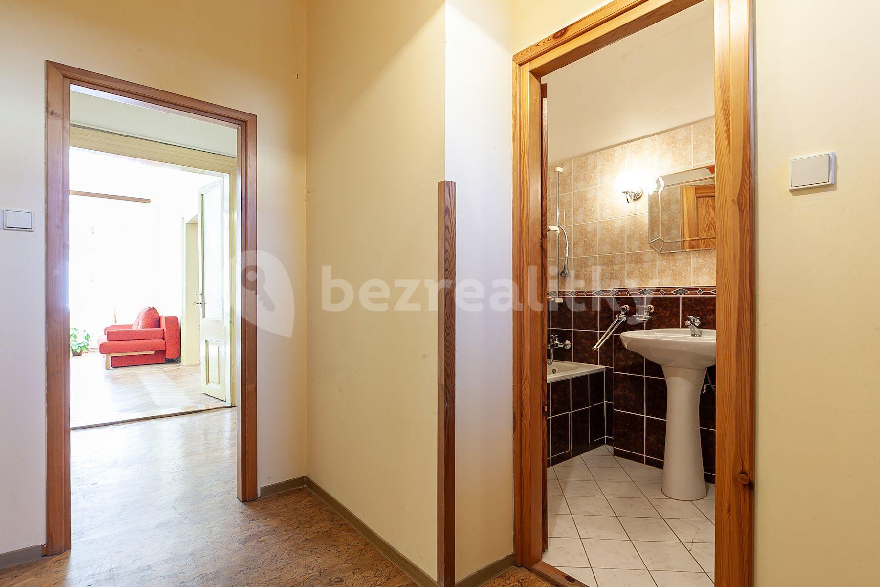 2 bedroom flat for sale, 61 m², Křižíkova, Prague, Prague