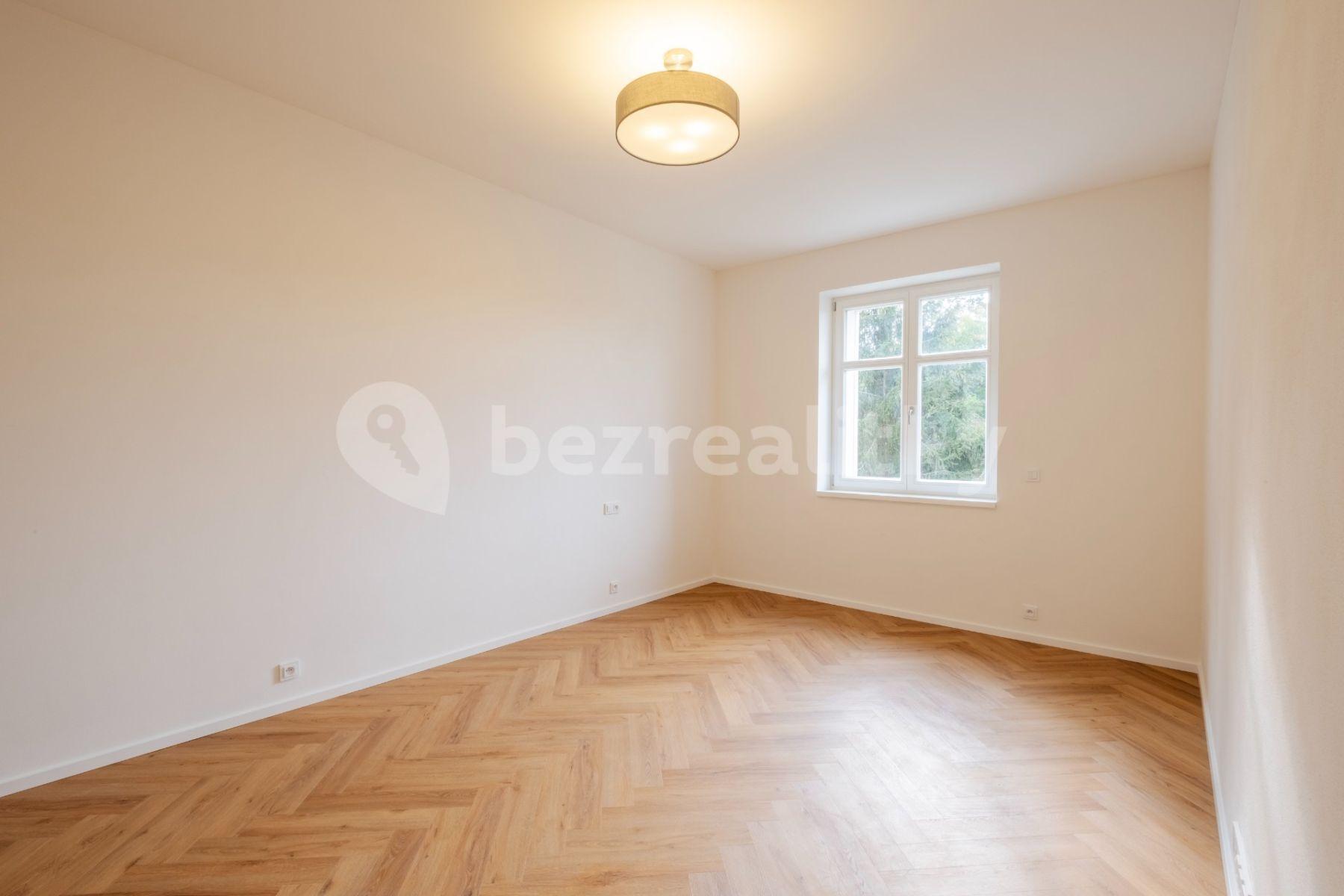 1 bedroom with open-plan kitchen flat to rent, 43 m², V Podhájí, Prague, Prague