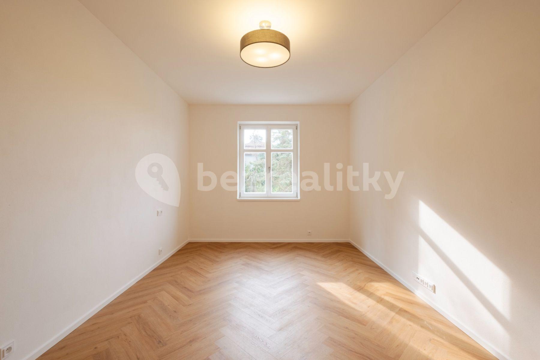 1 bedroom with open-plan kitchen flat to rent, 43 m², V Podhájí, Prague, Prague